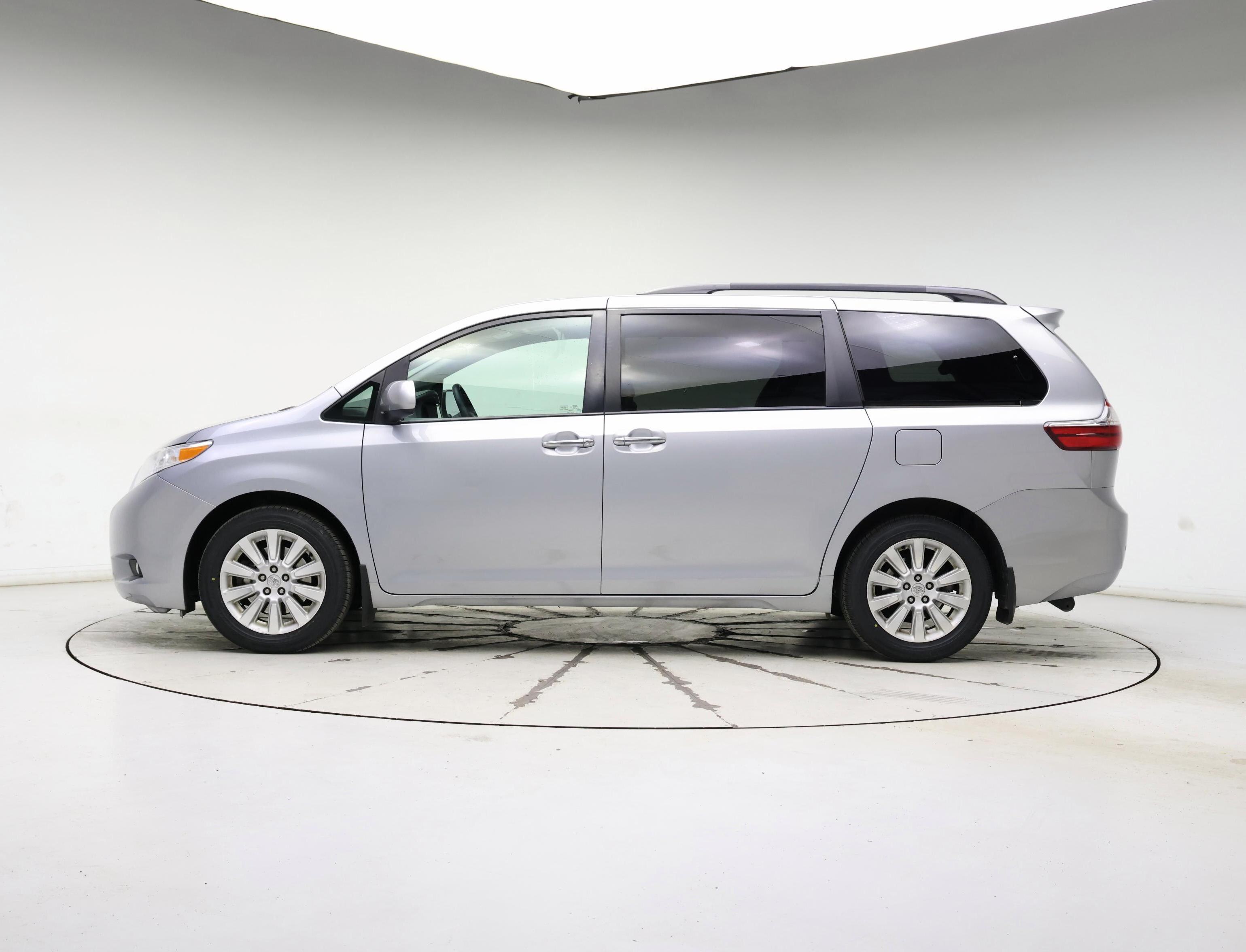 Thumbnail: 2015 Toyota Sienna - 3