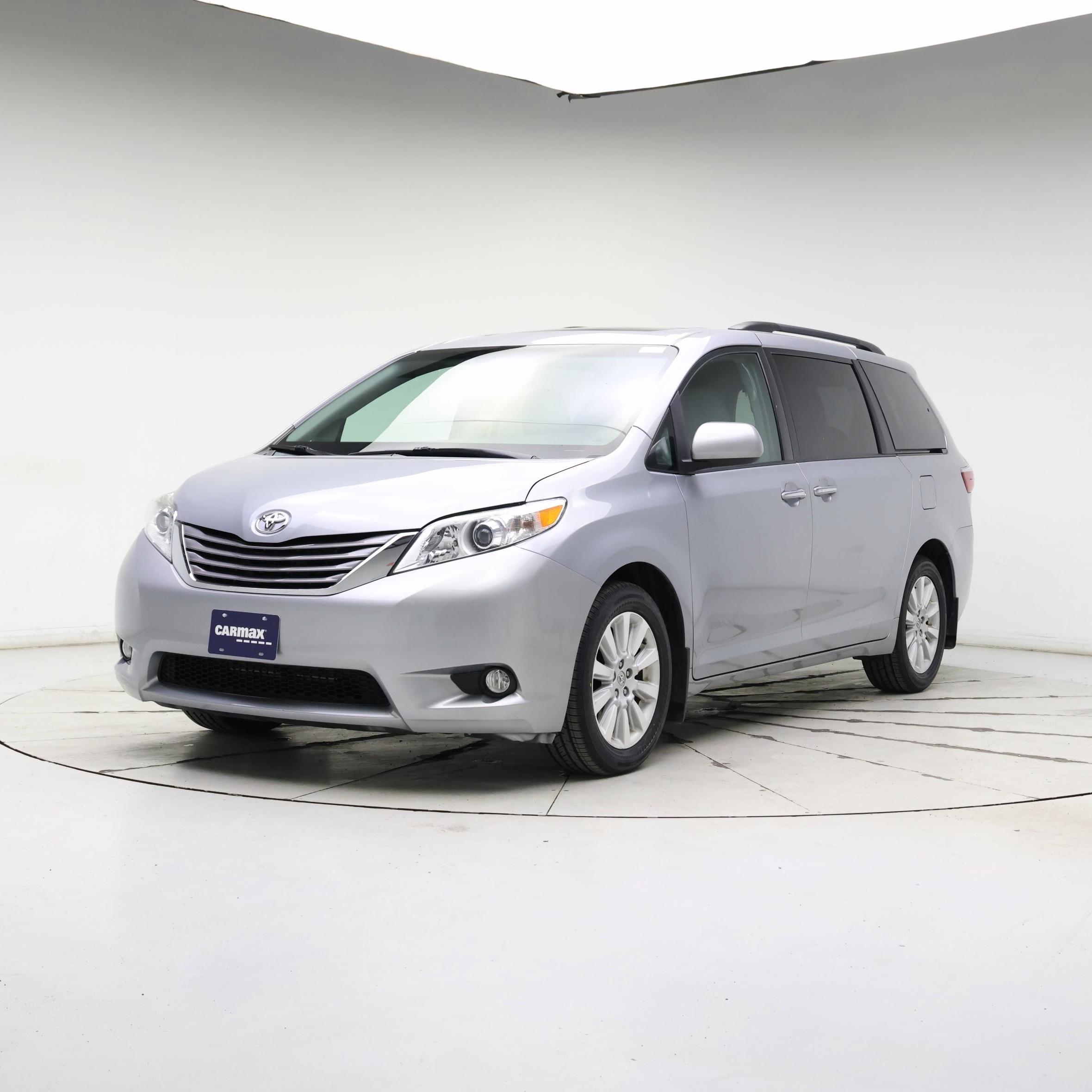 Thumbnail: 2015 Toyota Sienna - 4
