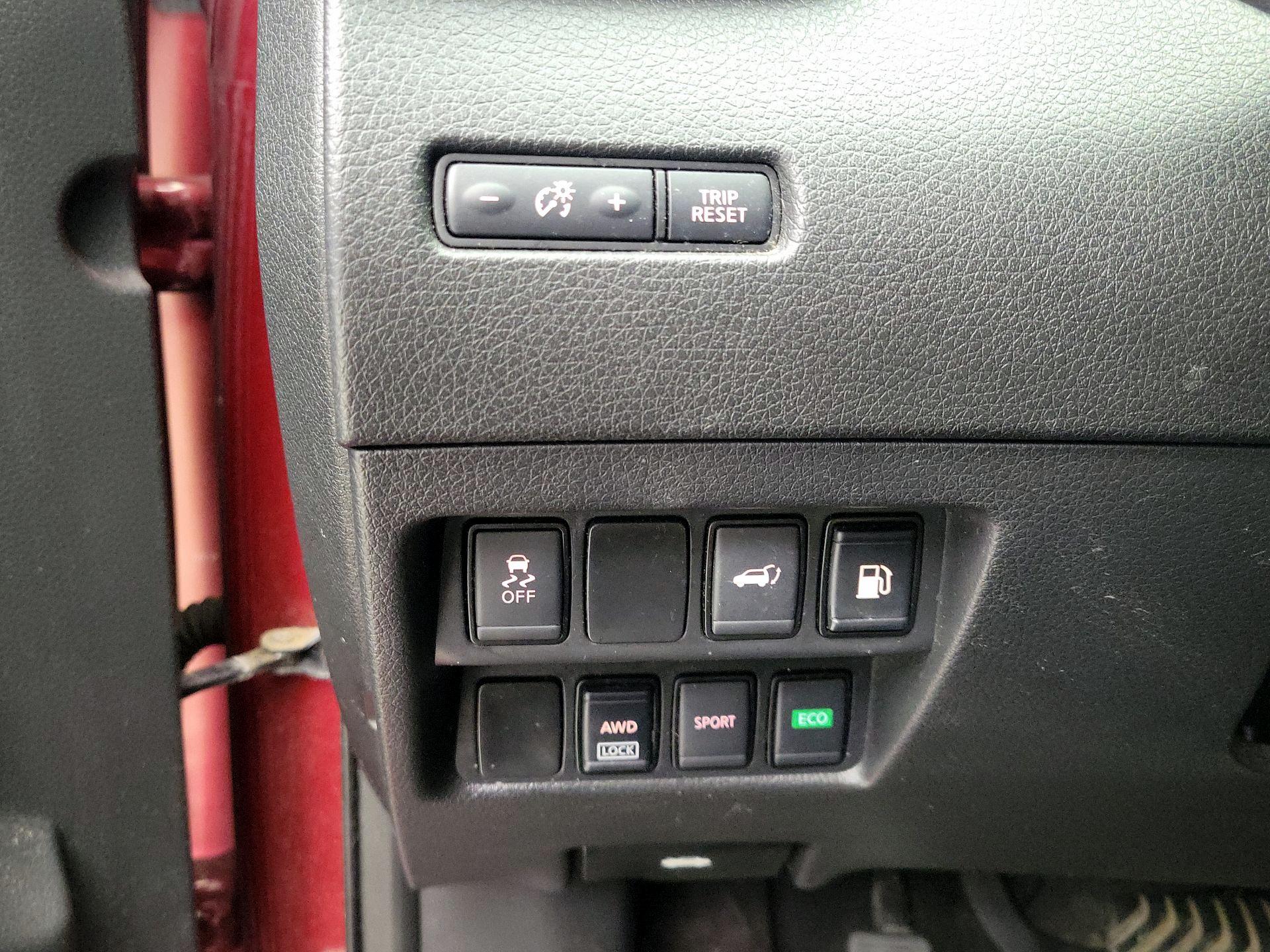 Thumbnail: 2018 Nissan Rogue - 13