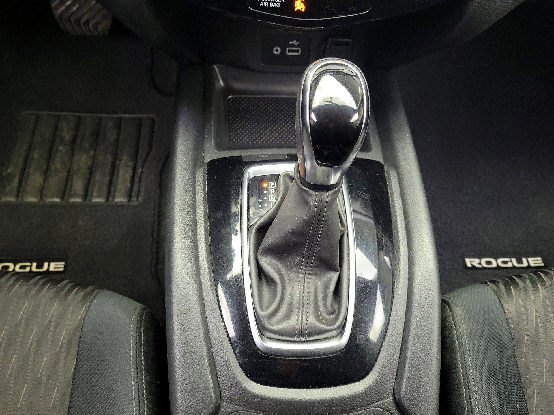 Thumbnail: 2018 Nissan Rogue - 17