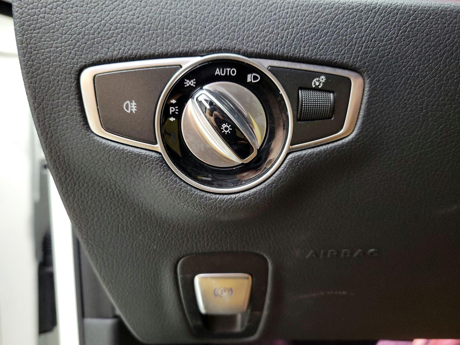 Thumbnail: 2020 Mercedes-Benz E-Class - 13