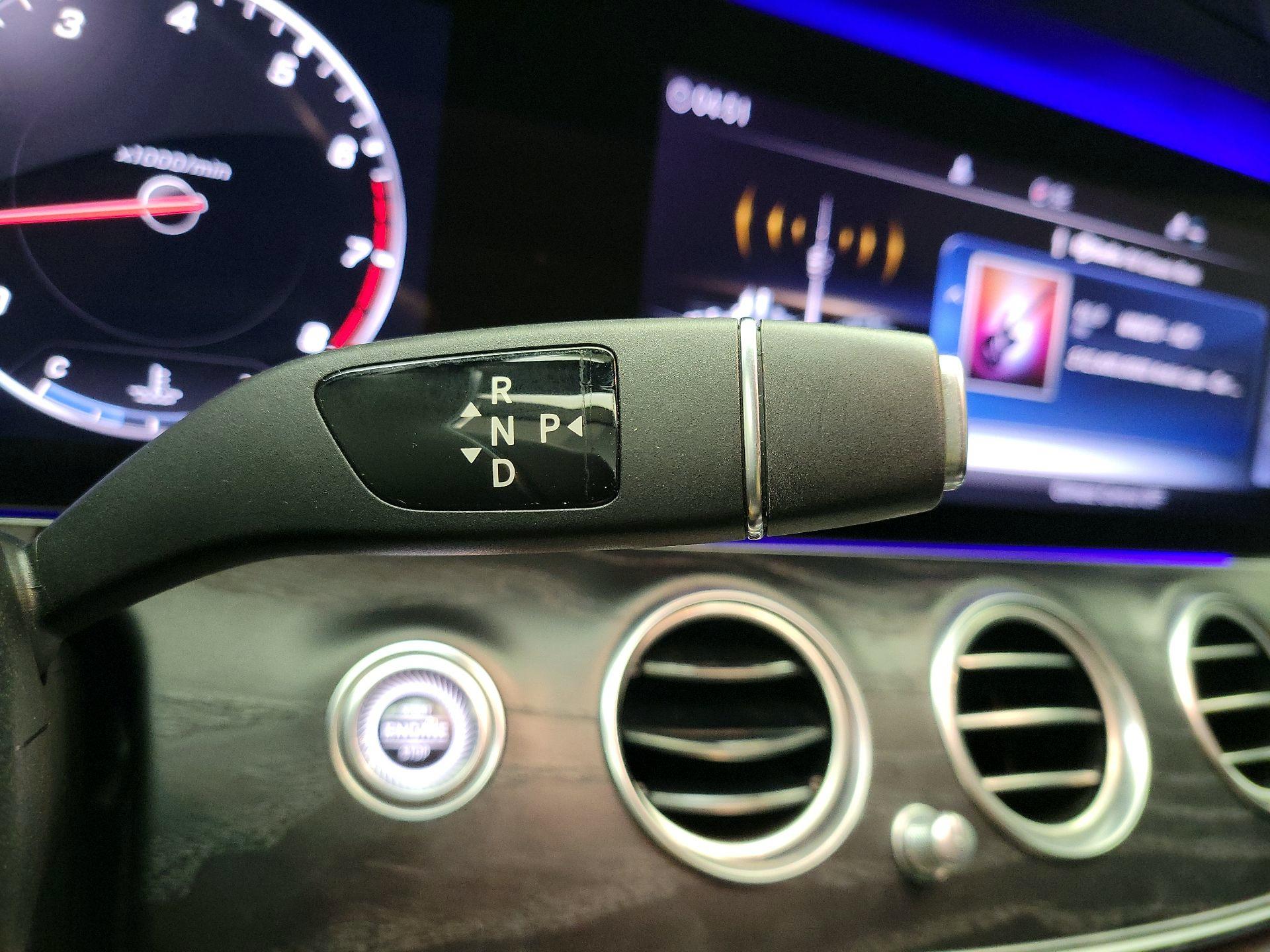 Thumbnail: 2020 Mercedes-Benz E-Class - 18