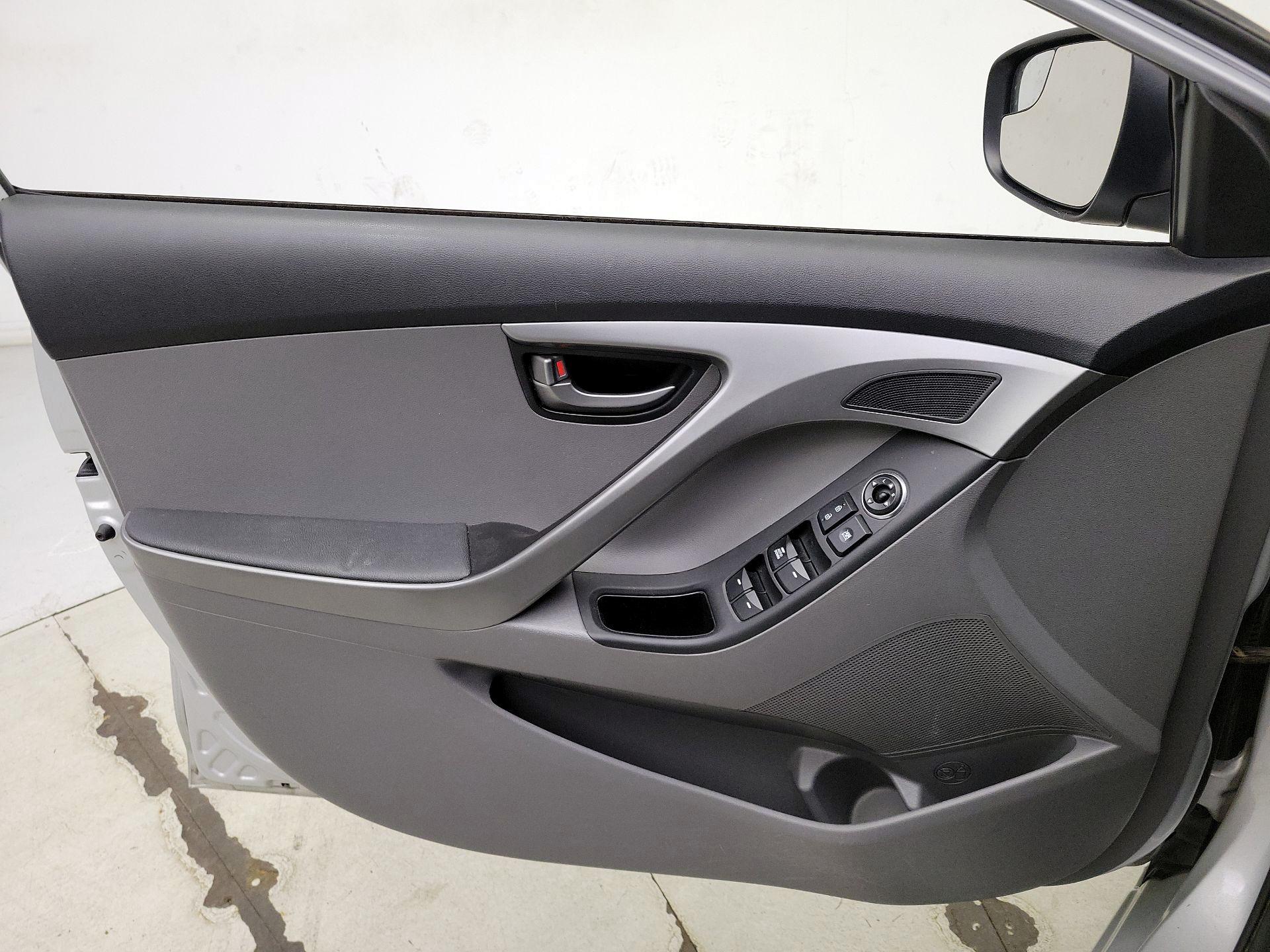 Thumbnail: 2015 Hyundai Elantra - 12