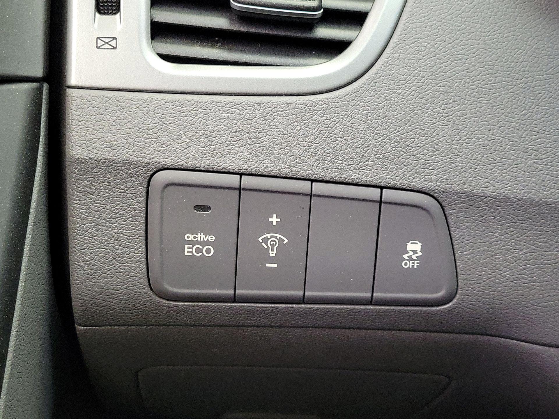 Thumbnail: 2015 Hyundai Elantra - 13