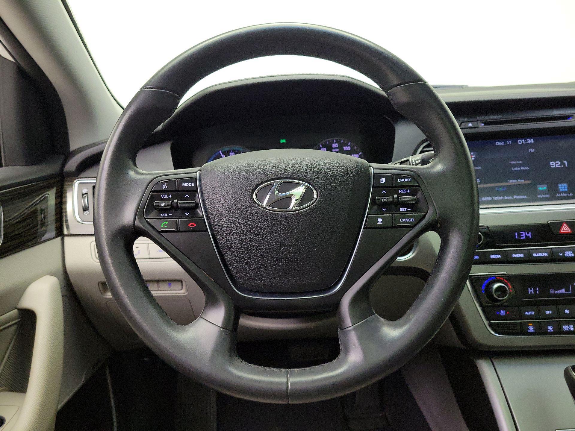 Thumbnail: 2017 Hyundai Sonata - 10