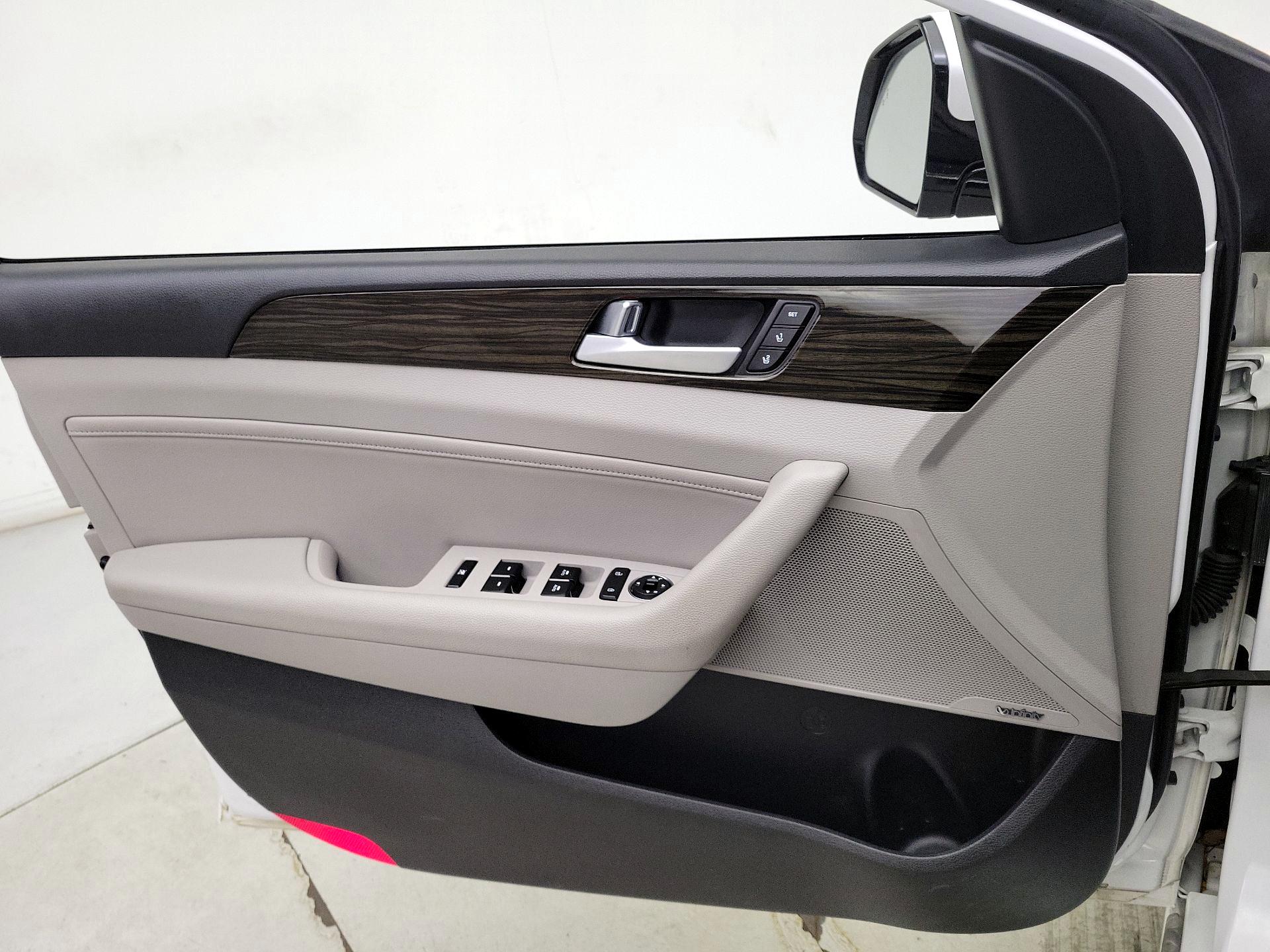 Thumbnail: 2017 Hyundai Sonata - 12