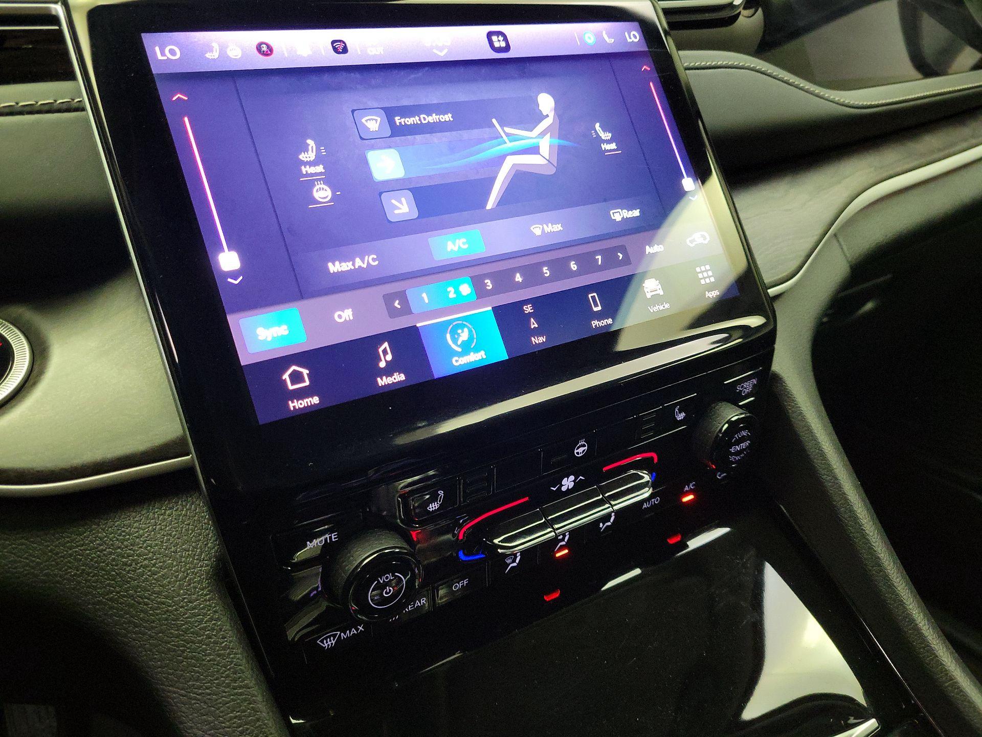 Thumbnail: 2022 Jeep Grand Cherokee - 17