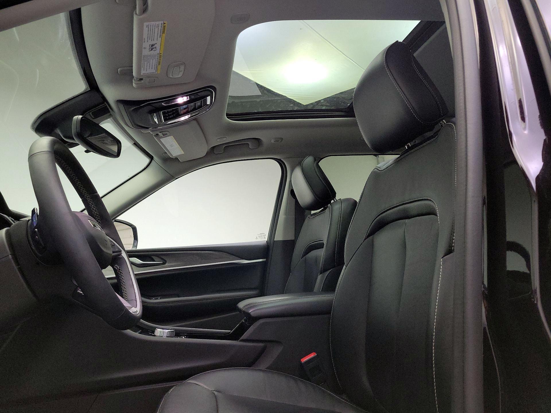 Thumbnail: 2022 Jeep Grand Cherokee - 20