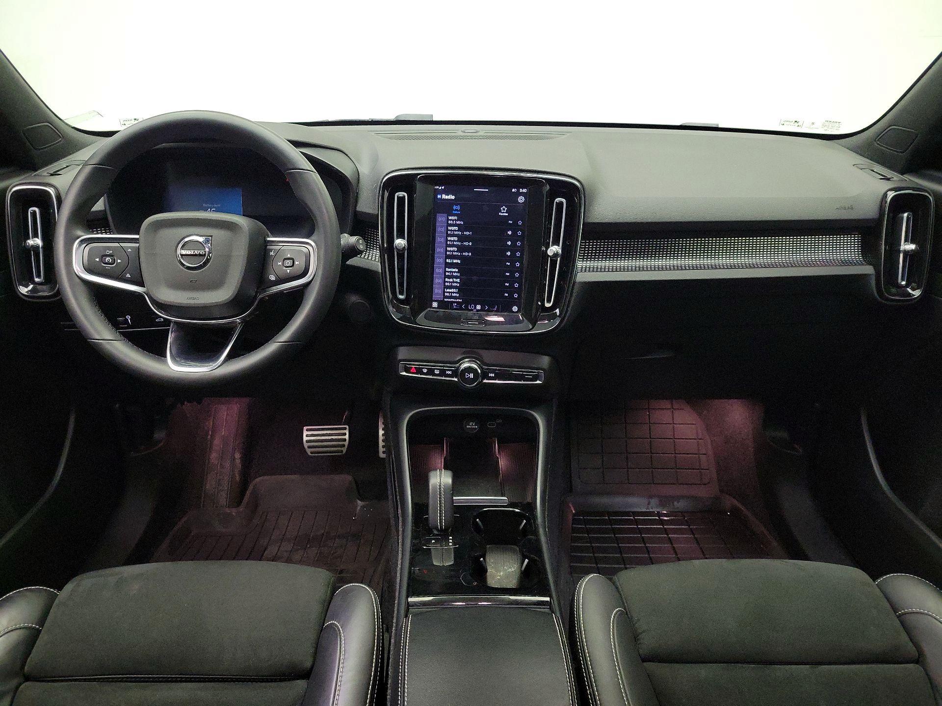 Thumbnail: 2022 Volvo XC40 - 9