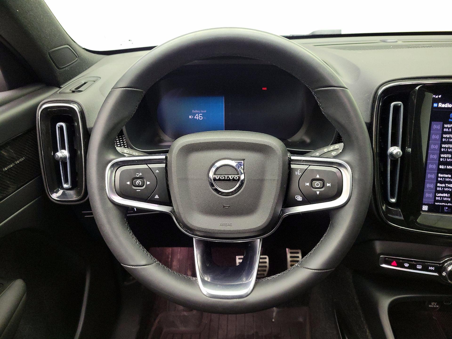 Thumbnail: 2022 Volvo XC40 - 10