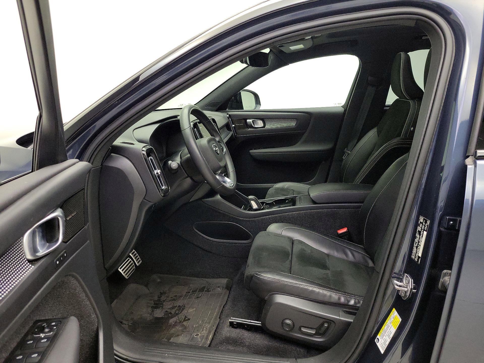 Thumbnail: 2022 Volvo XC40 - 11