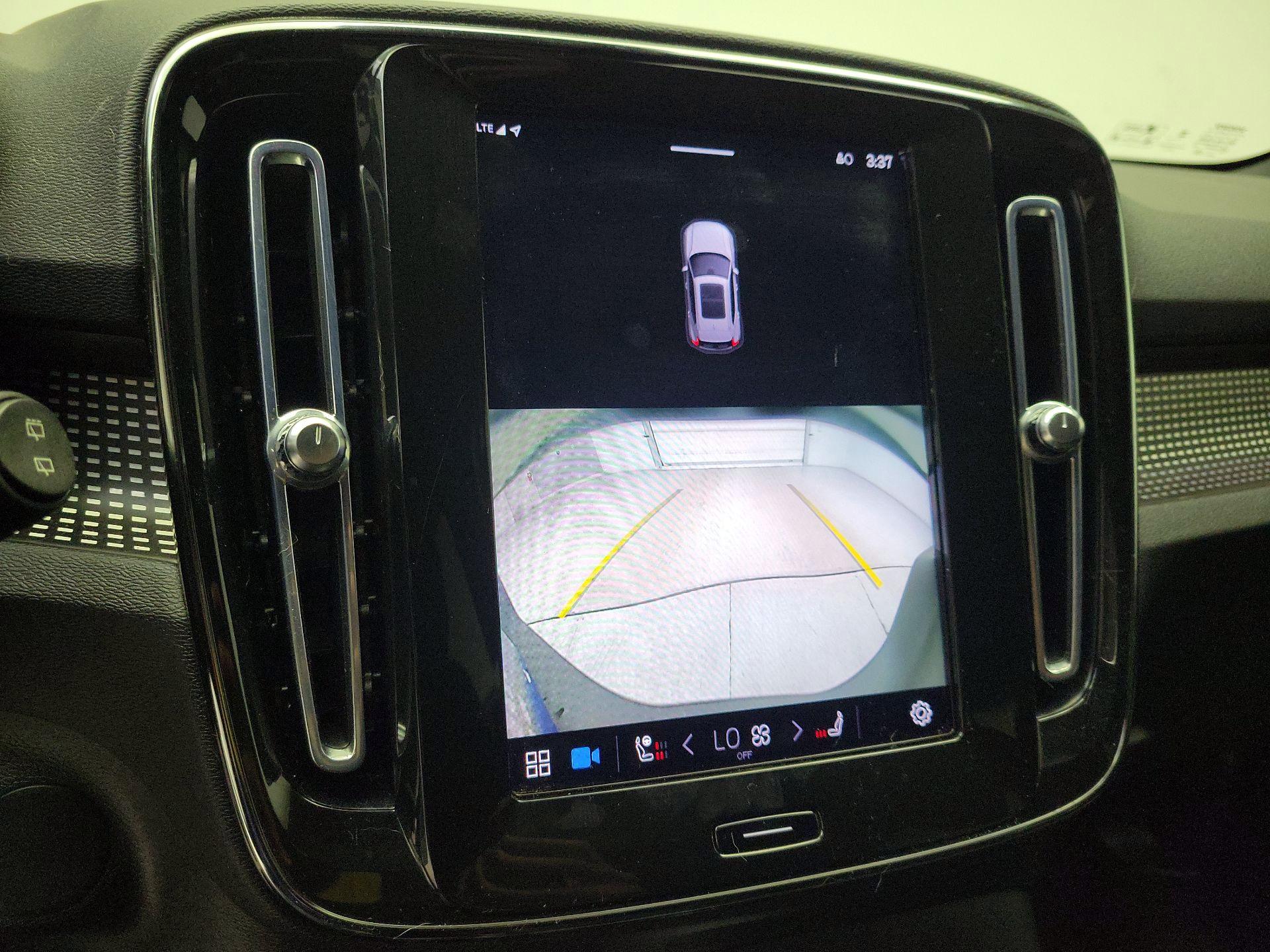 Thumbnail: 2022 Volvo XC40 - 13