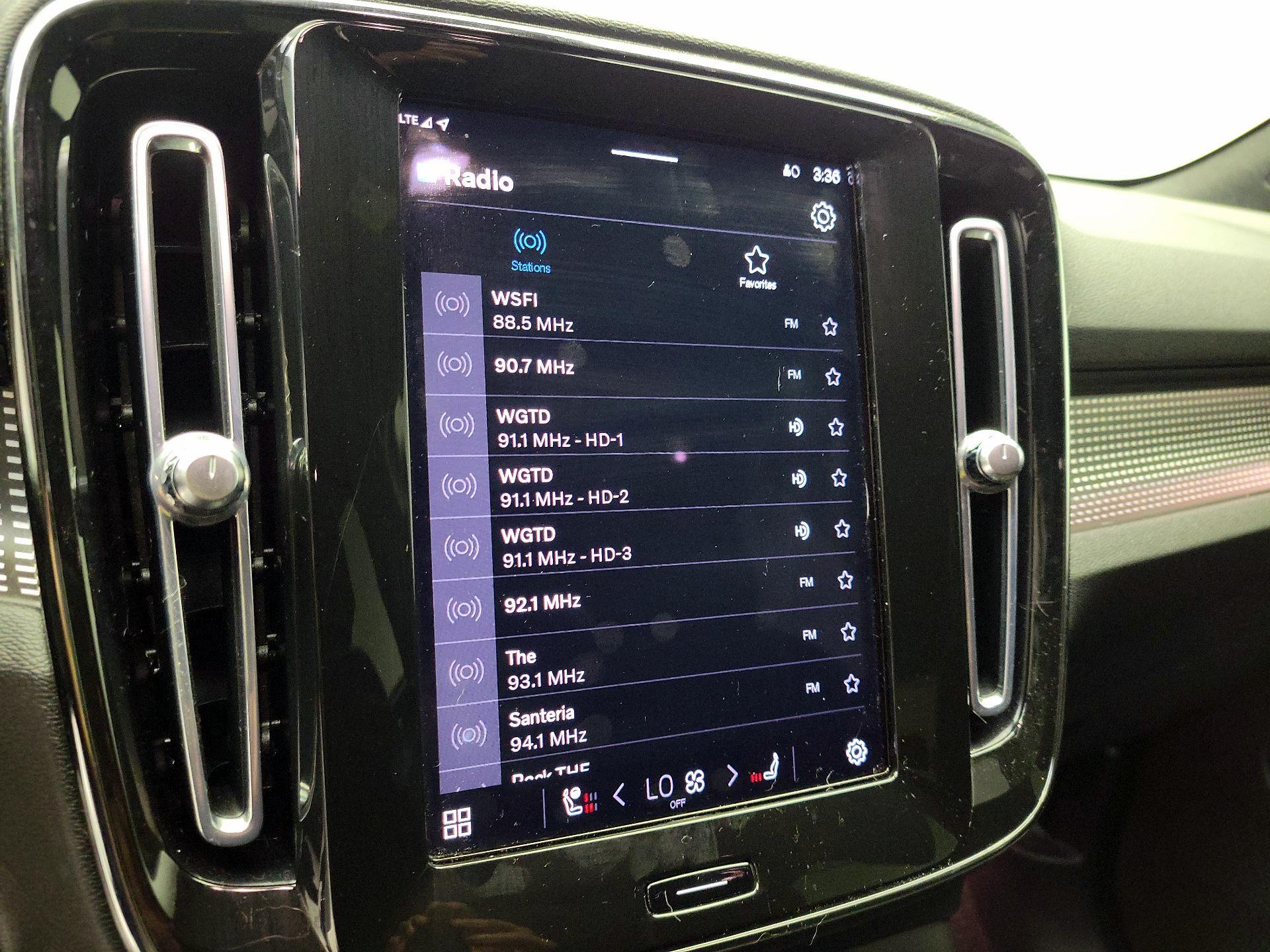 Thumbnail: 2022 Volvo XC40 - 14