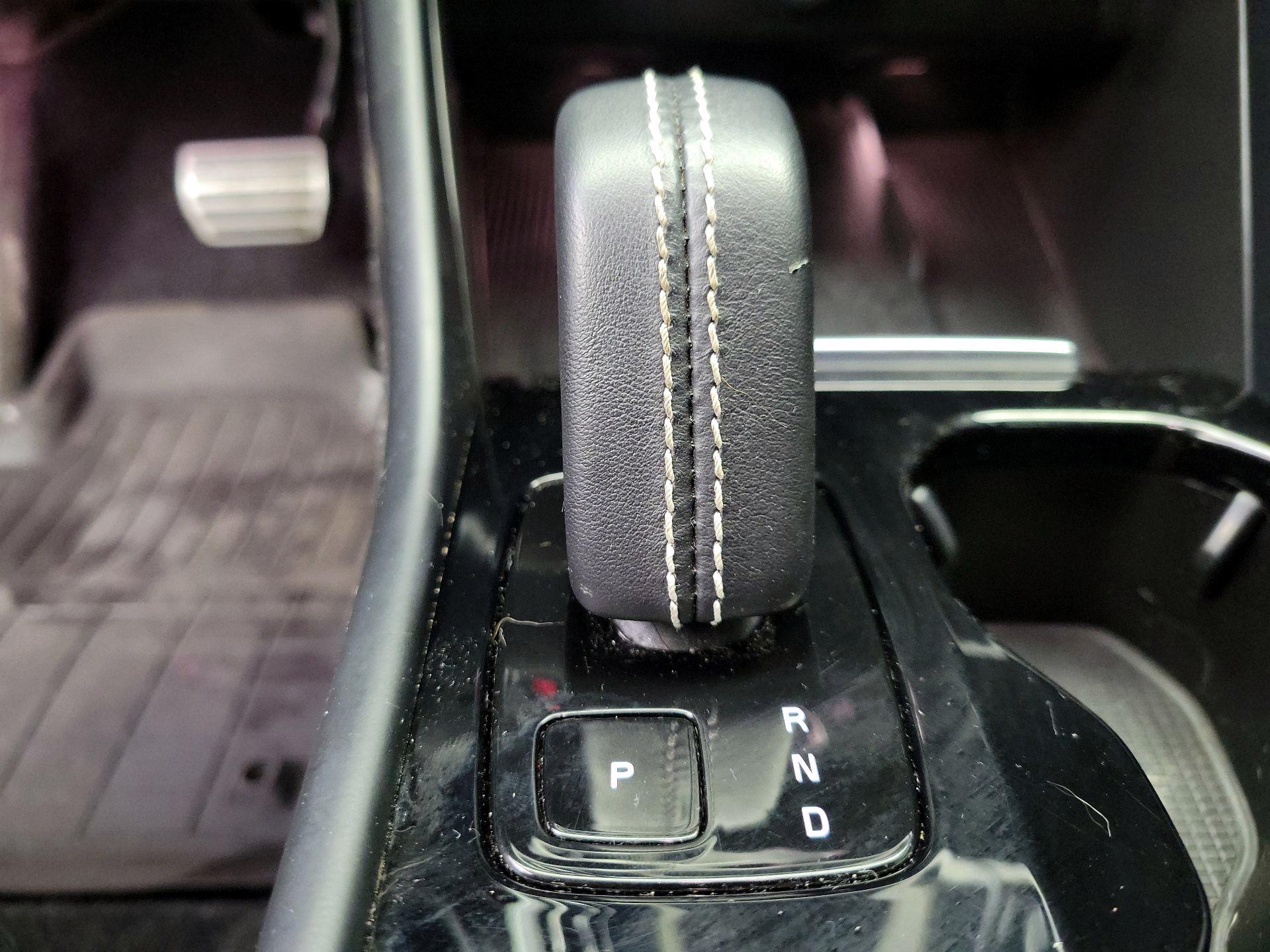 Thumbnail: 2022 Volvo XC40 - 16