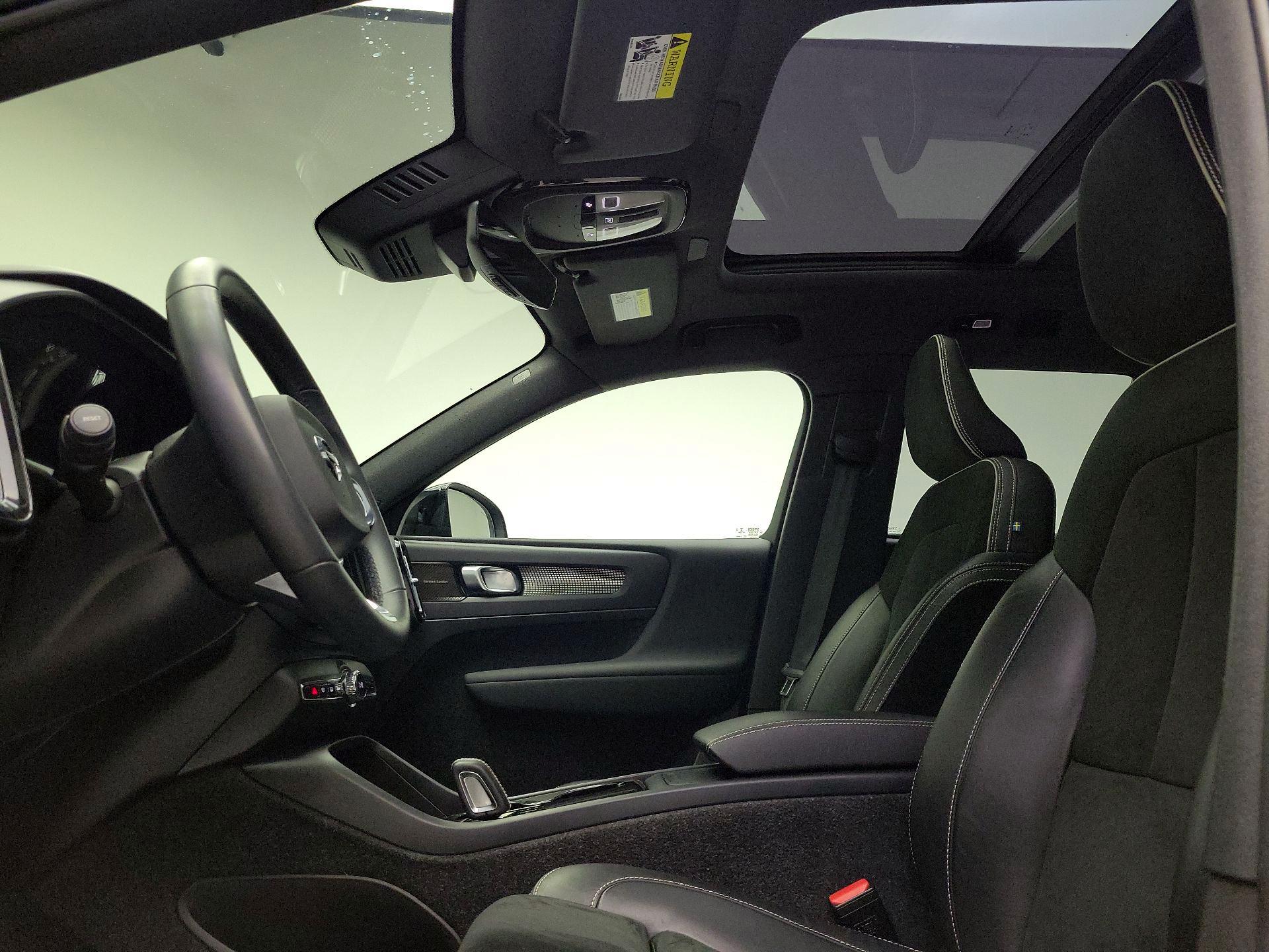 Thumbnail: 2022 Volvo XC40 - 18