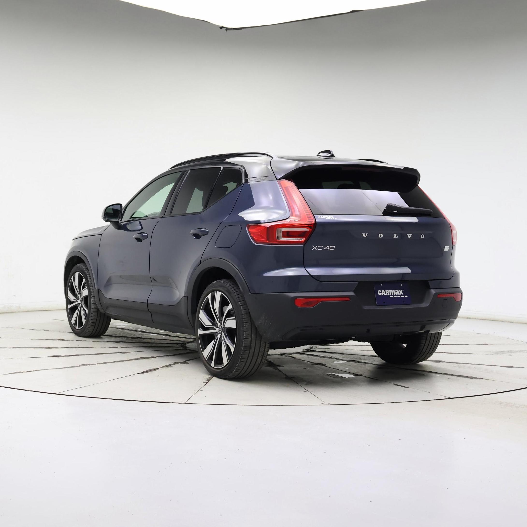 Thumbnail: 2022 Volvo XC40 - 2