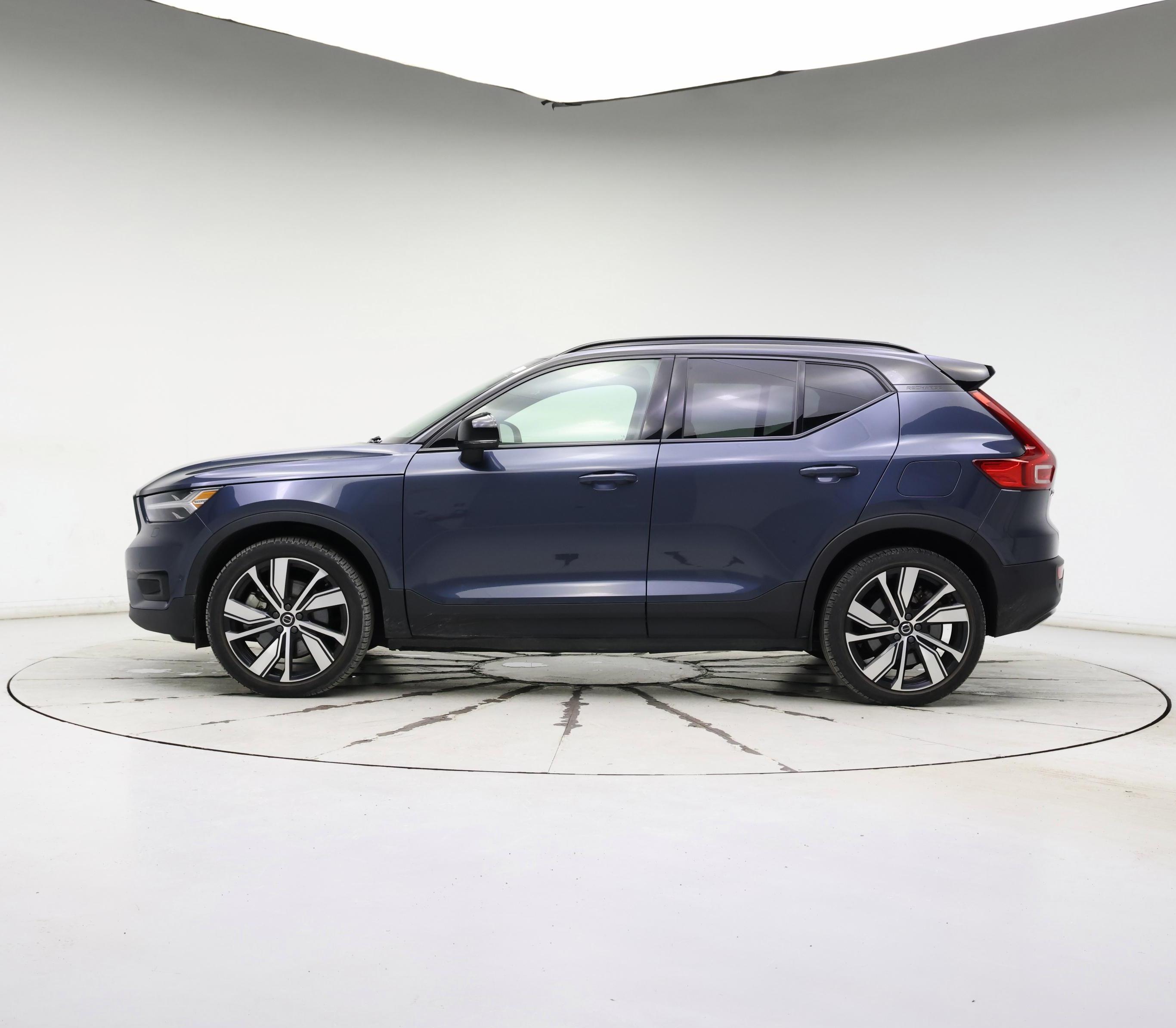 Thumbnail: 2022 Volvo XC40 - 3