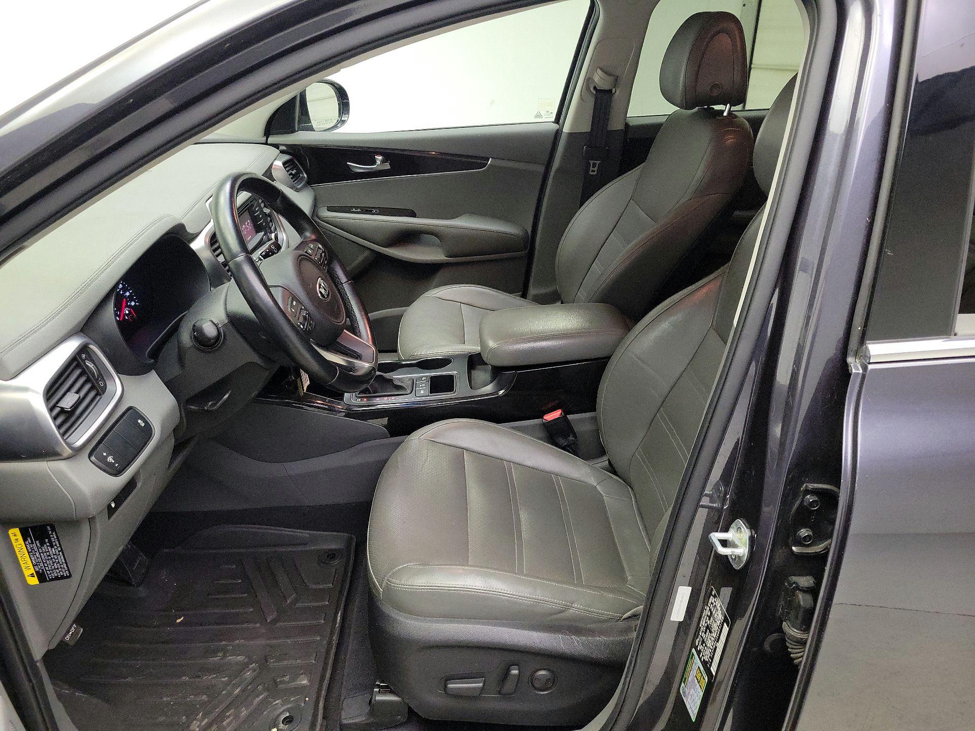 Thumbnail: 2016 Kia Sorento - 11