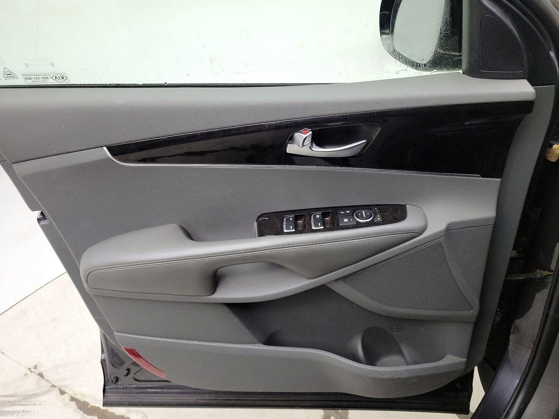 Thumbnail: 2016 Kia Sorento - 12