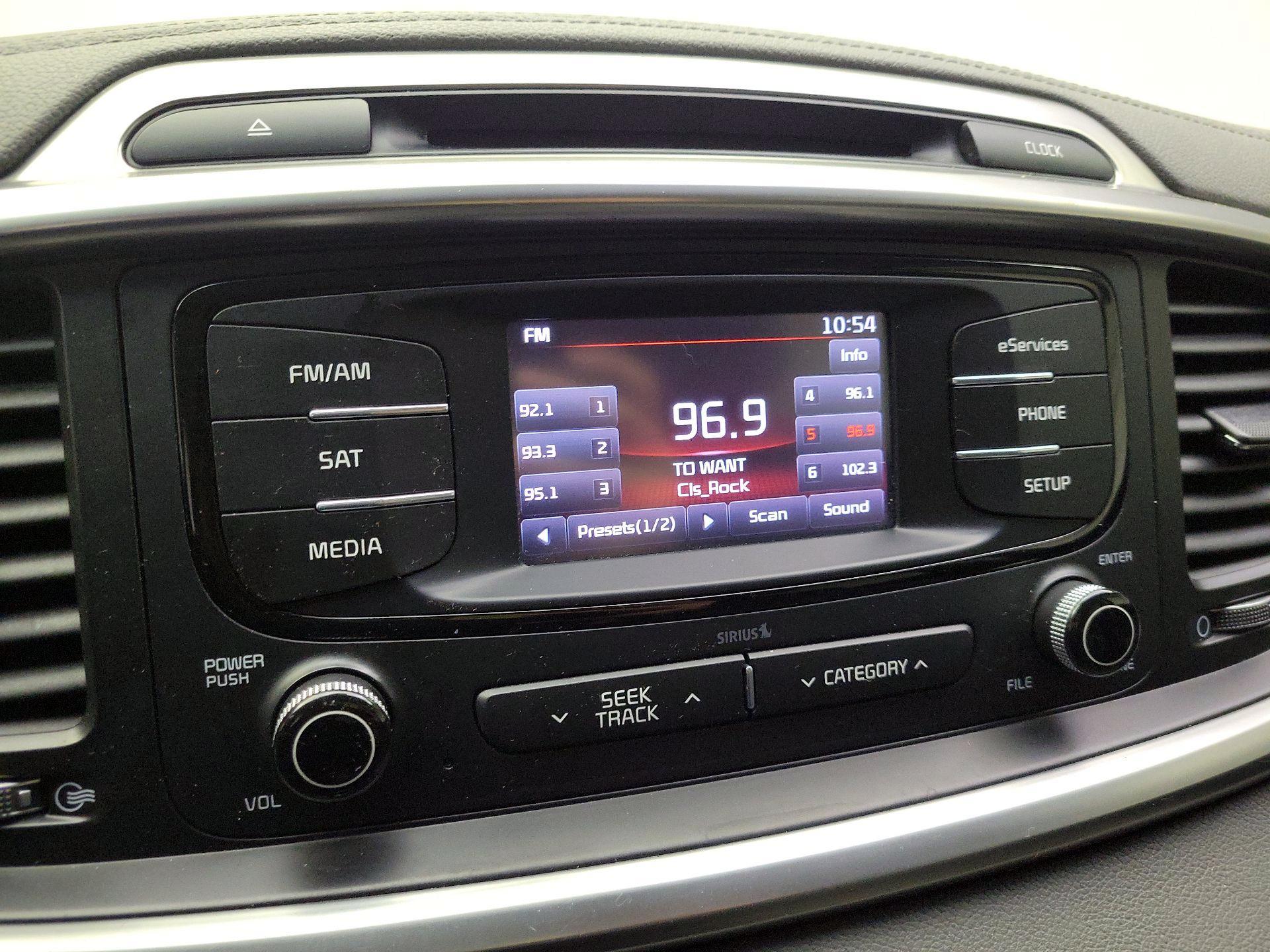 Thumbnail: 2016 Kia Sorento - 15