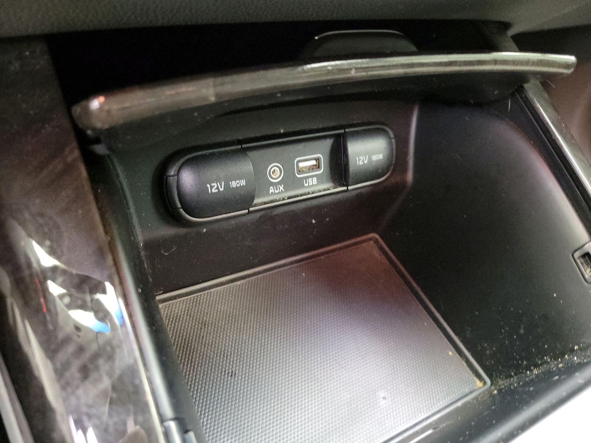 Thumbnail: 2016 Kia Sorento - 18