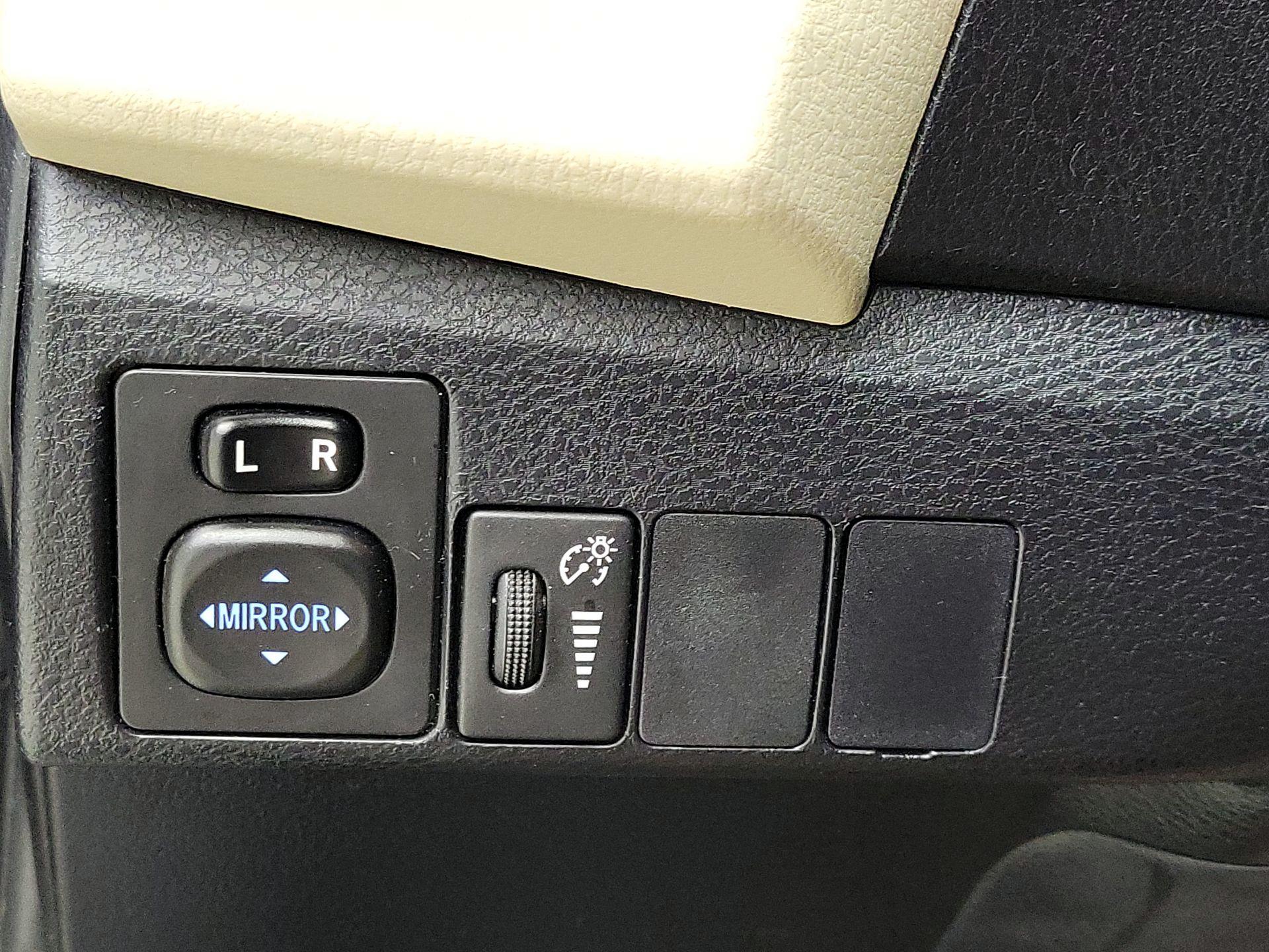 Thumbnail: 2016 Toyota Corolla - 13