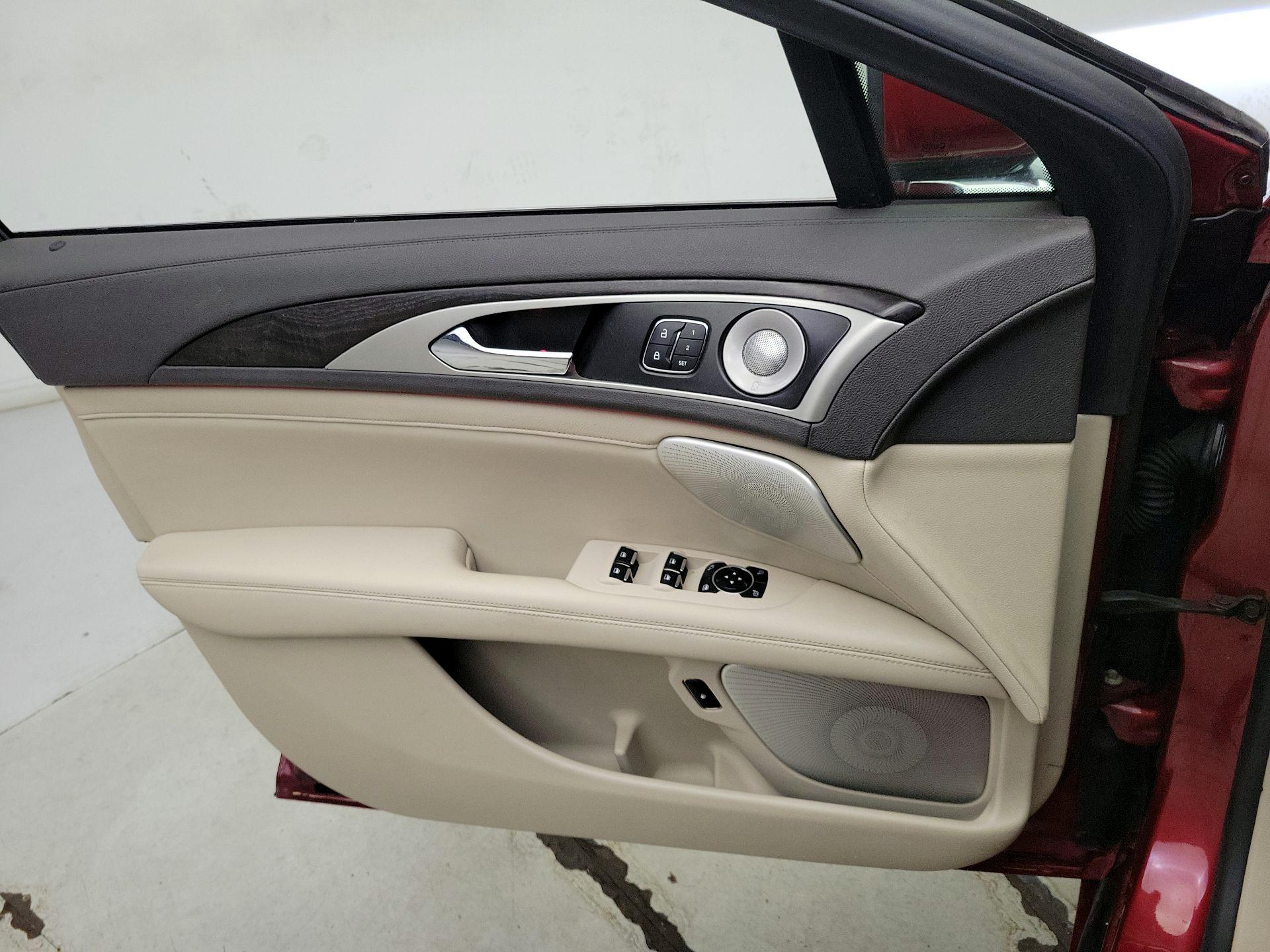 Thumbnail: 2019 Lincoln MKZ - 12