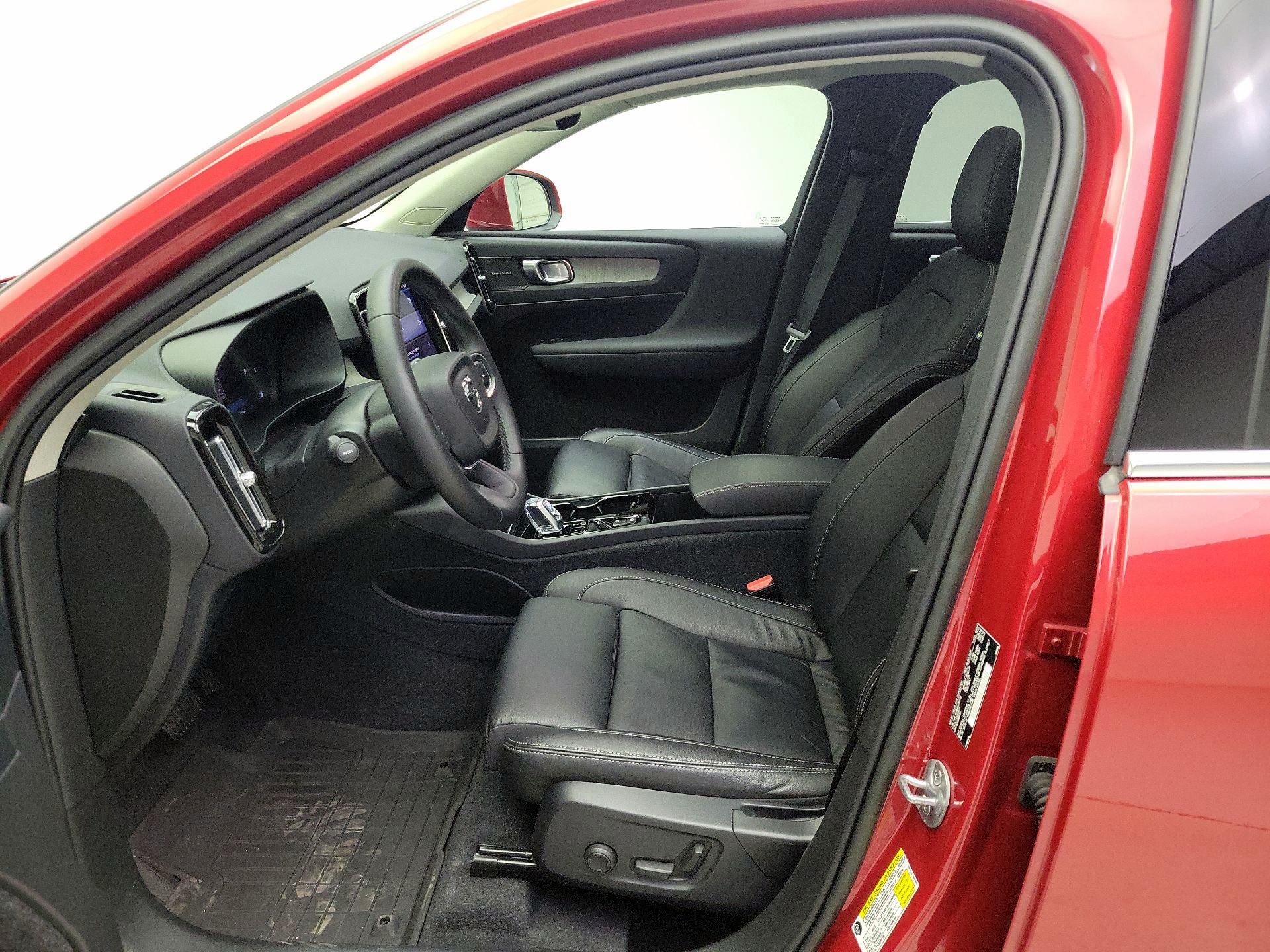 Thumbnail: 2023 Volvo XC40 - 11