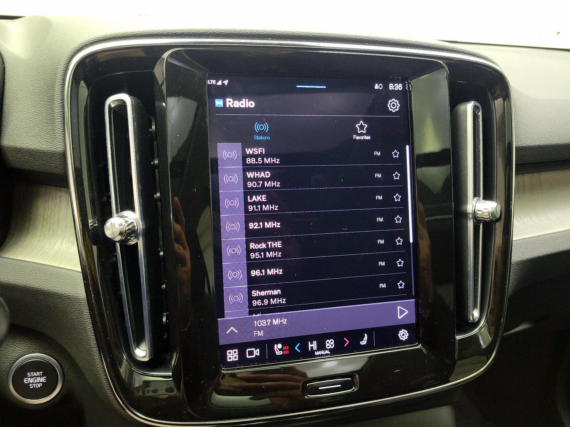 Thumbnail: 2023 Volvo XC40 - 16