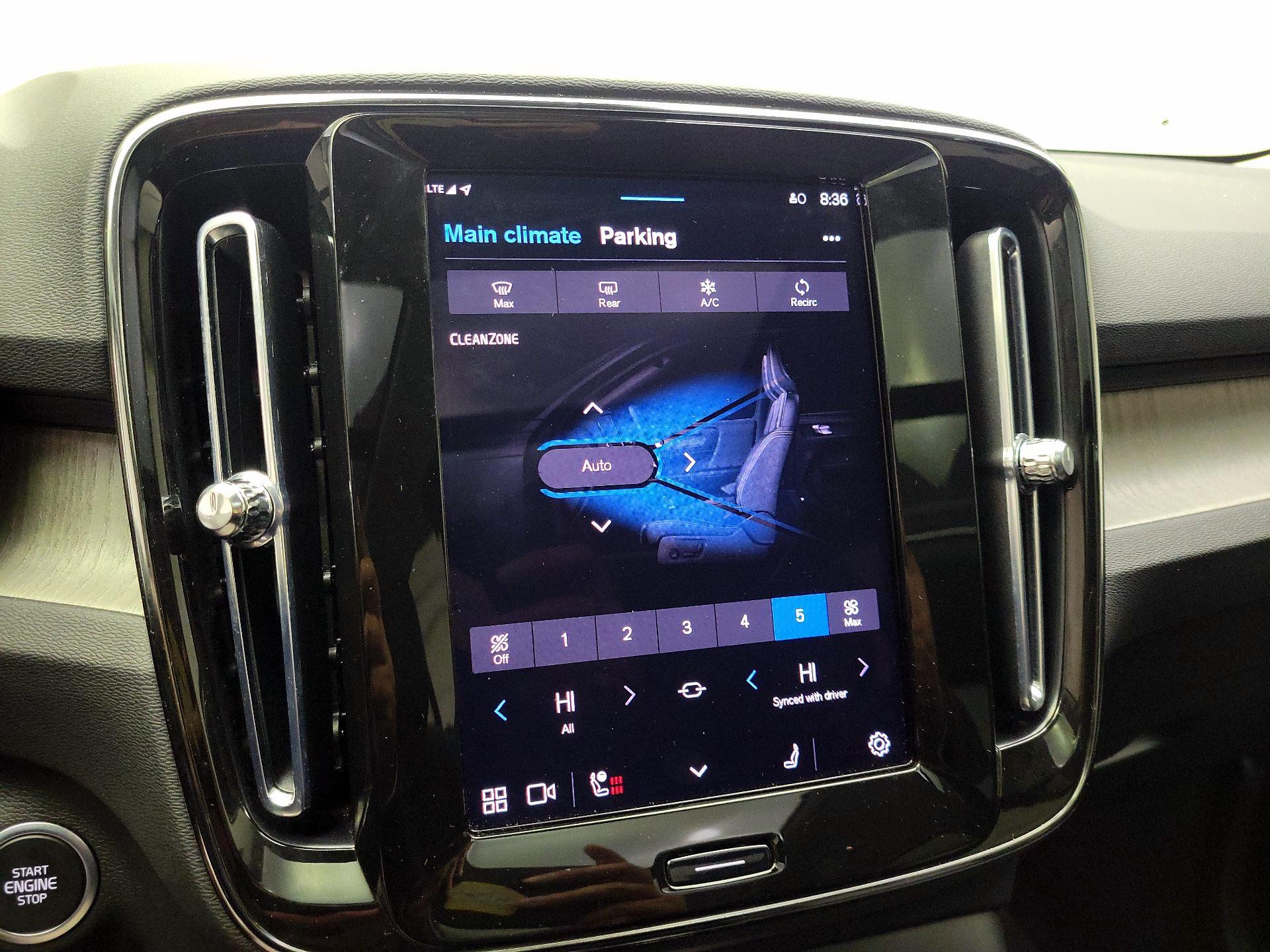 Thumbnail: 2023 Volvo XC40 - 17