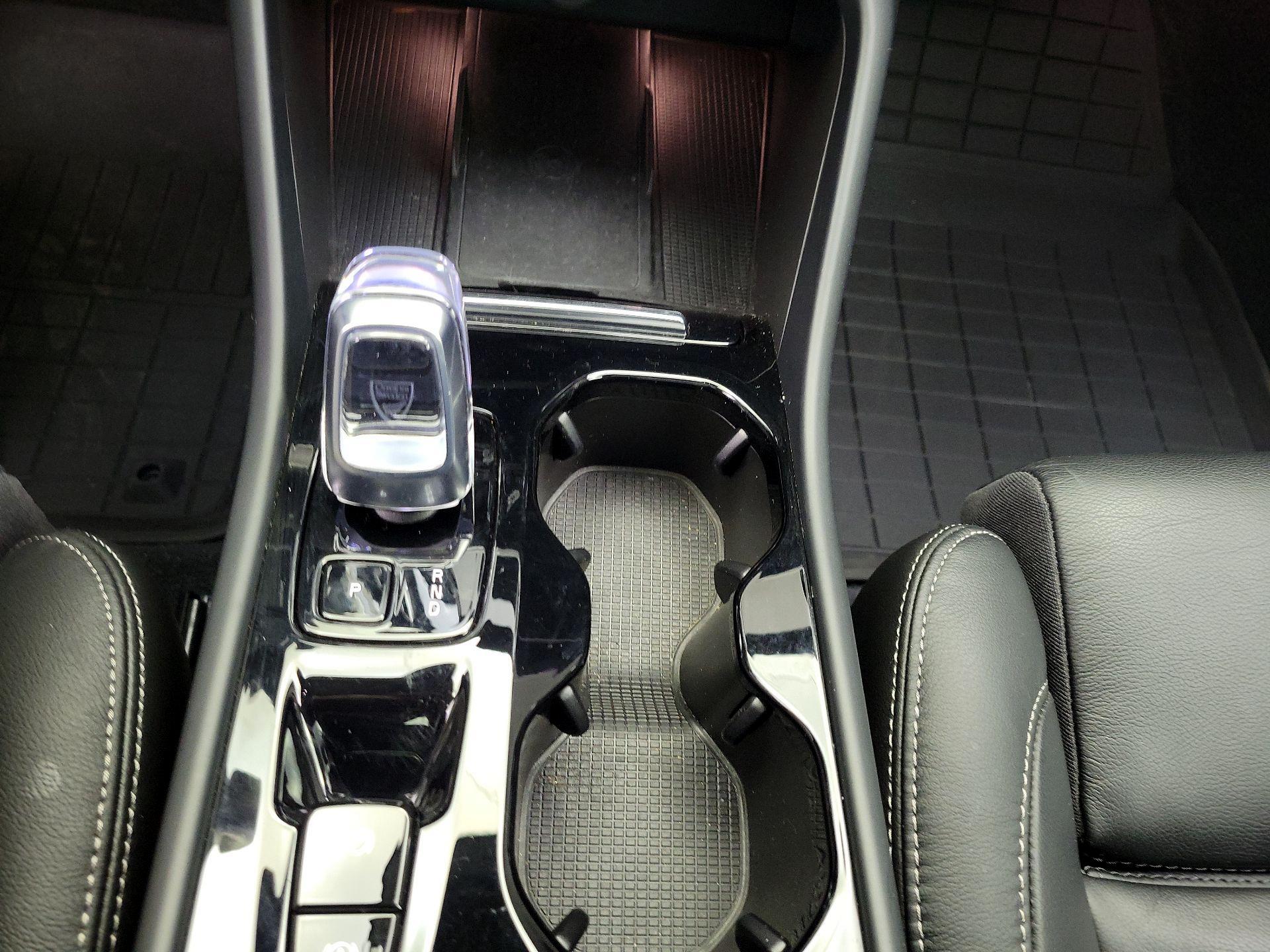 Thumbnail: 2023 Volvo XC40 - 18