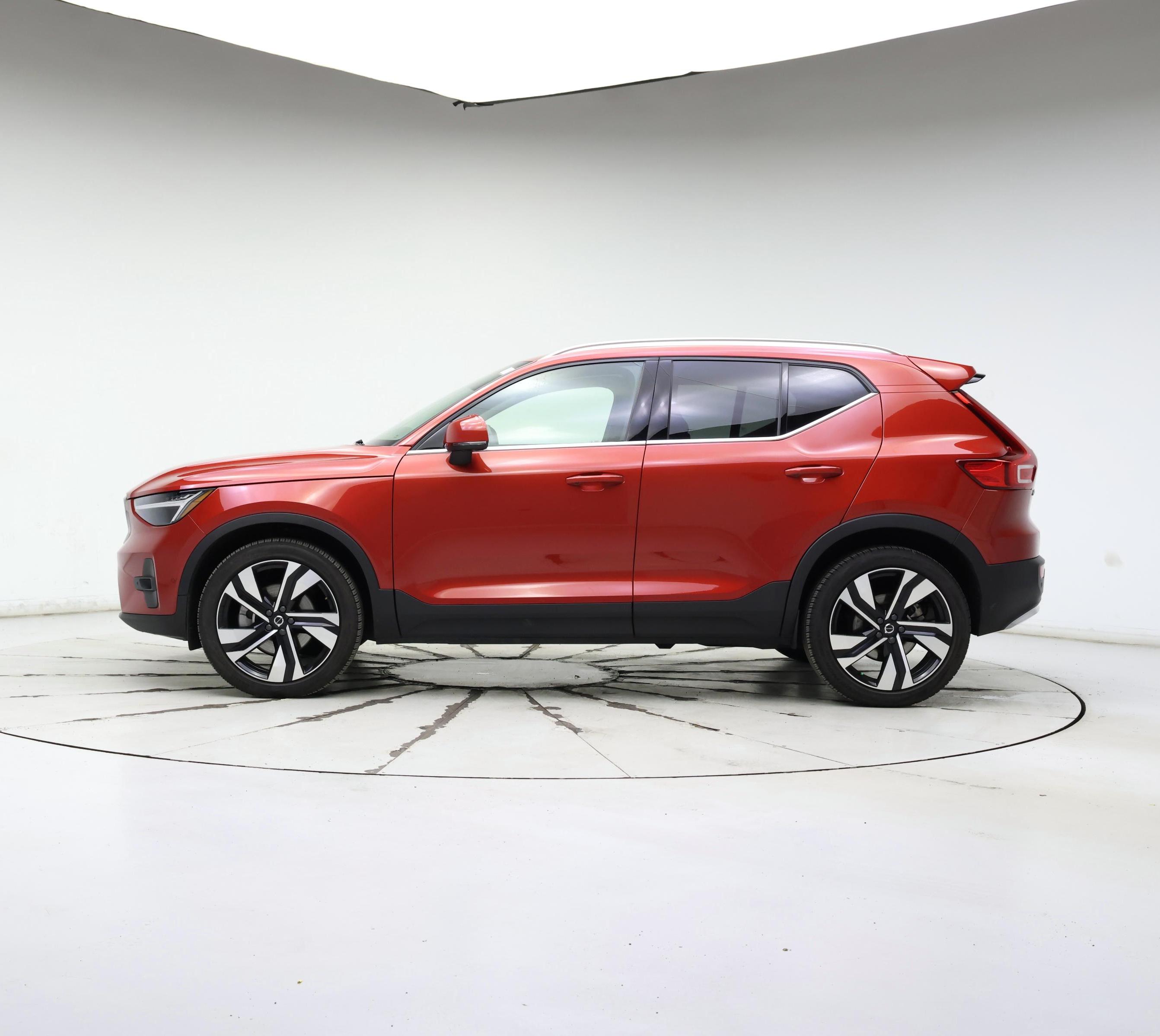 Thumbnail: 2023 Volvo XC40 - 3