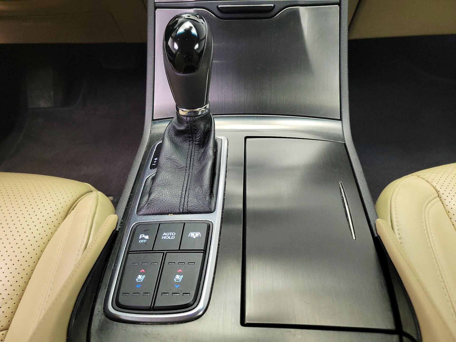 Thumbnail: 2016 Hyundai Azera - 18