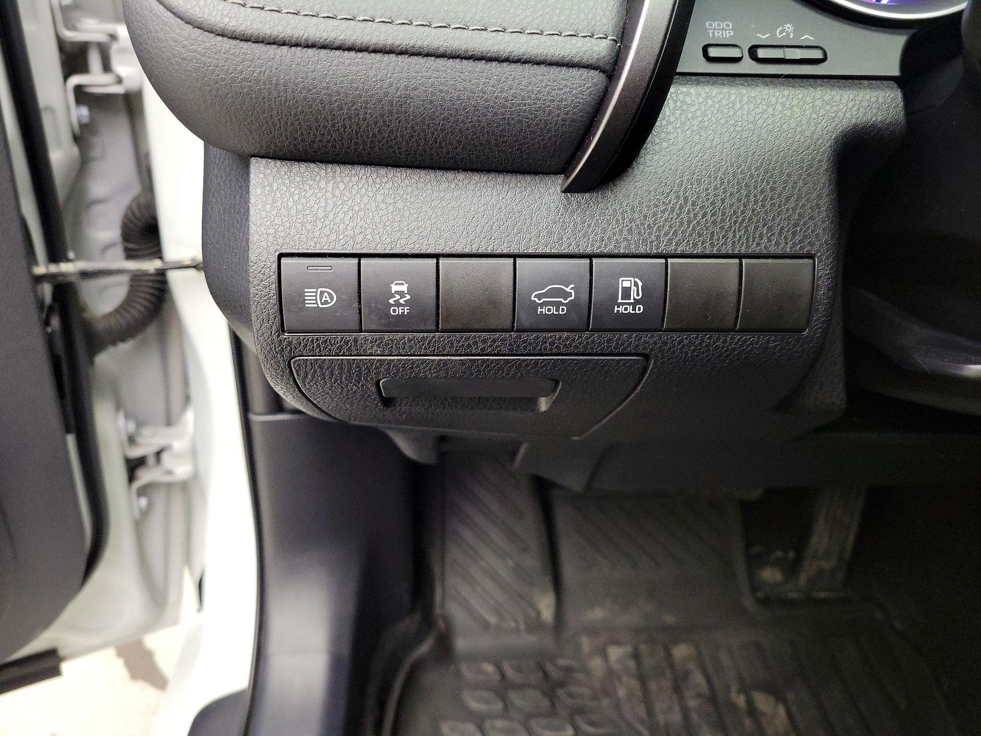 Thumbnail: 2022 Toyota Camry - 13