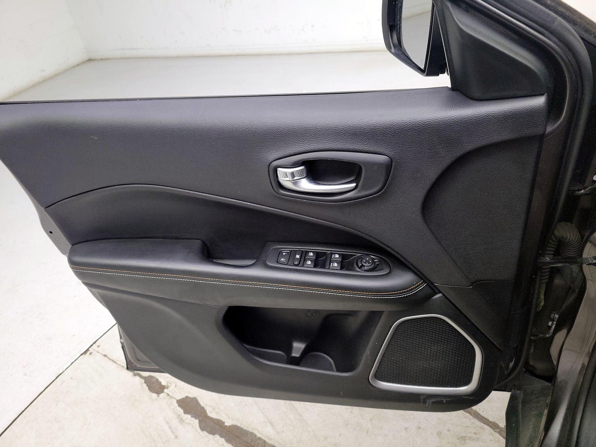 Thumbnail: 2018 Jeep Compass - 12