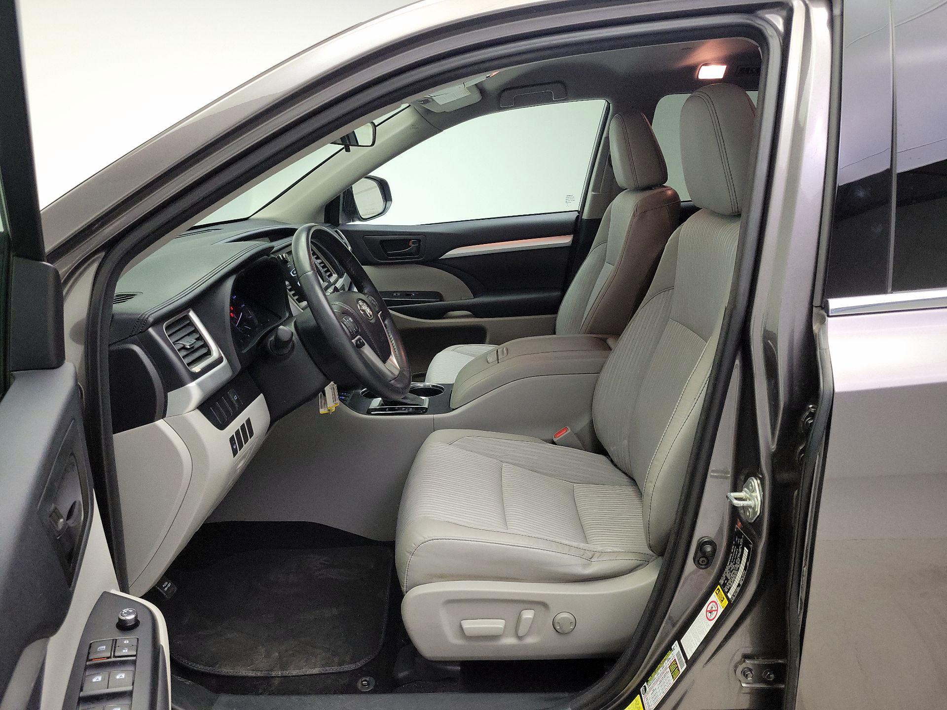 Thumbnail: 2014 Toyota Highlander - 11