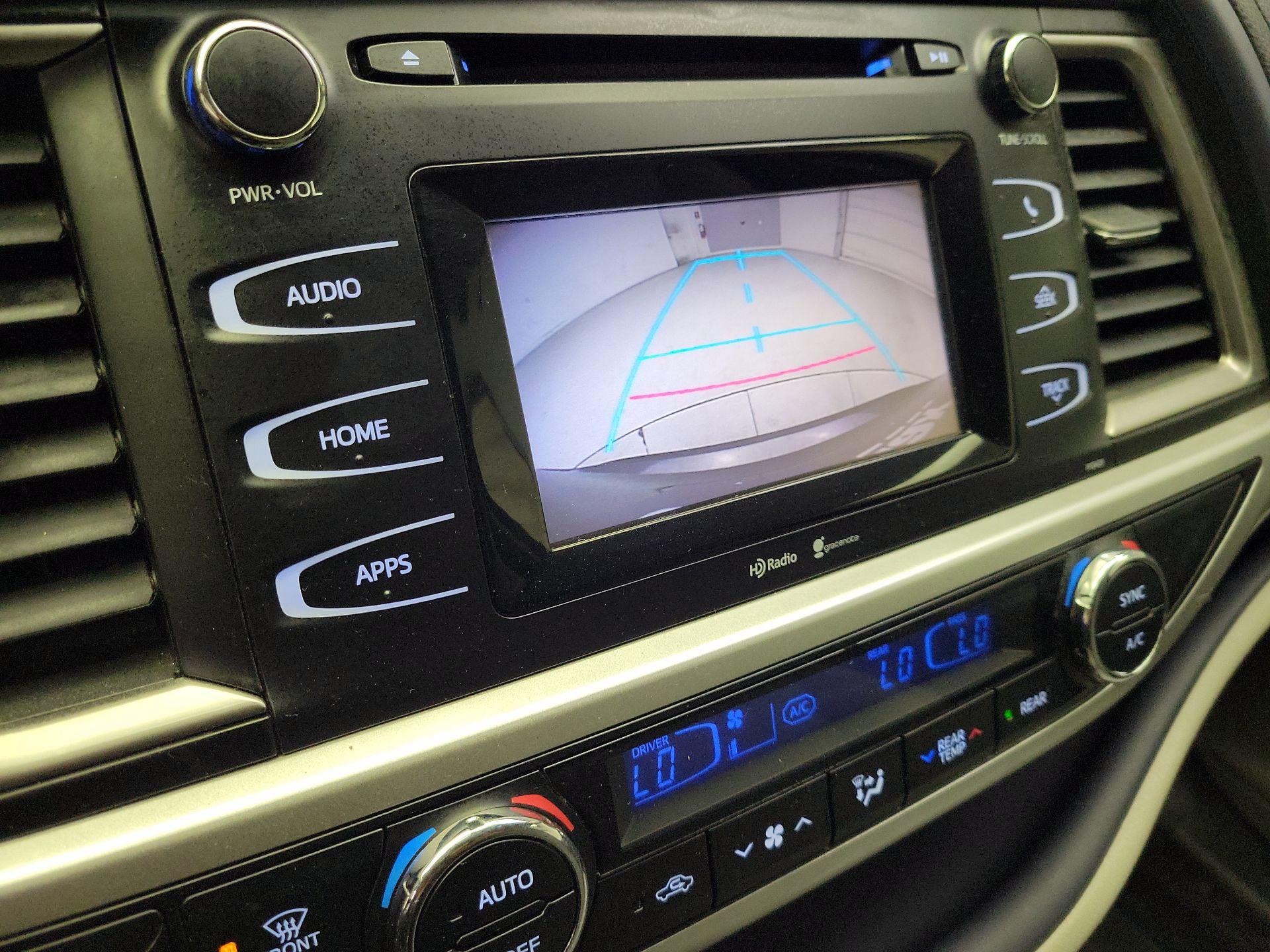 Thumbnail: 2014 Toyota Highlander - 14