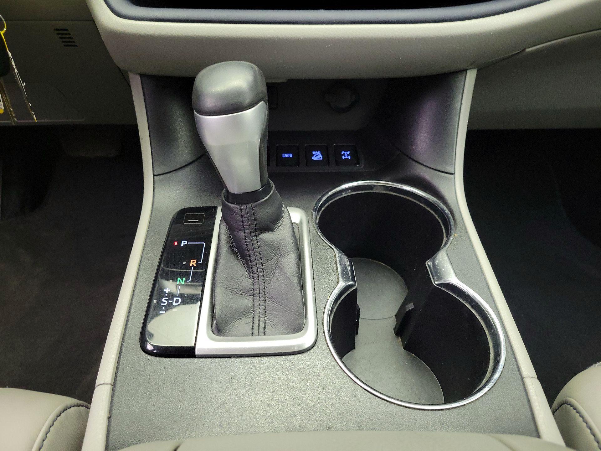 Thumbnail: 2014 Toyota Highlander - 17