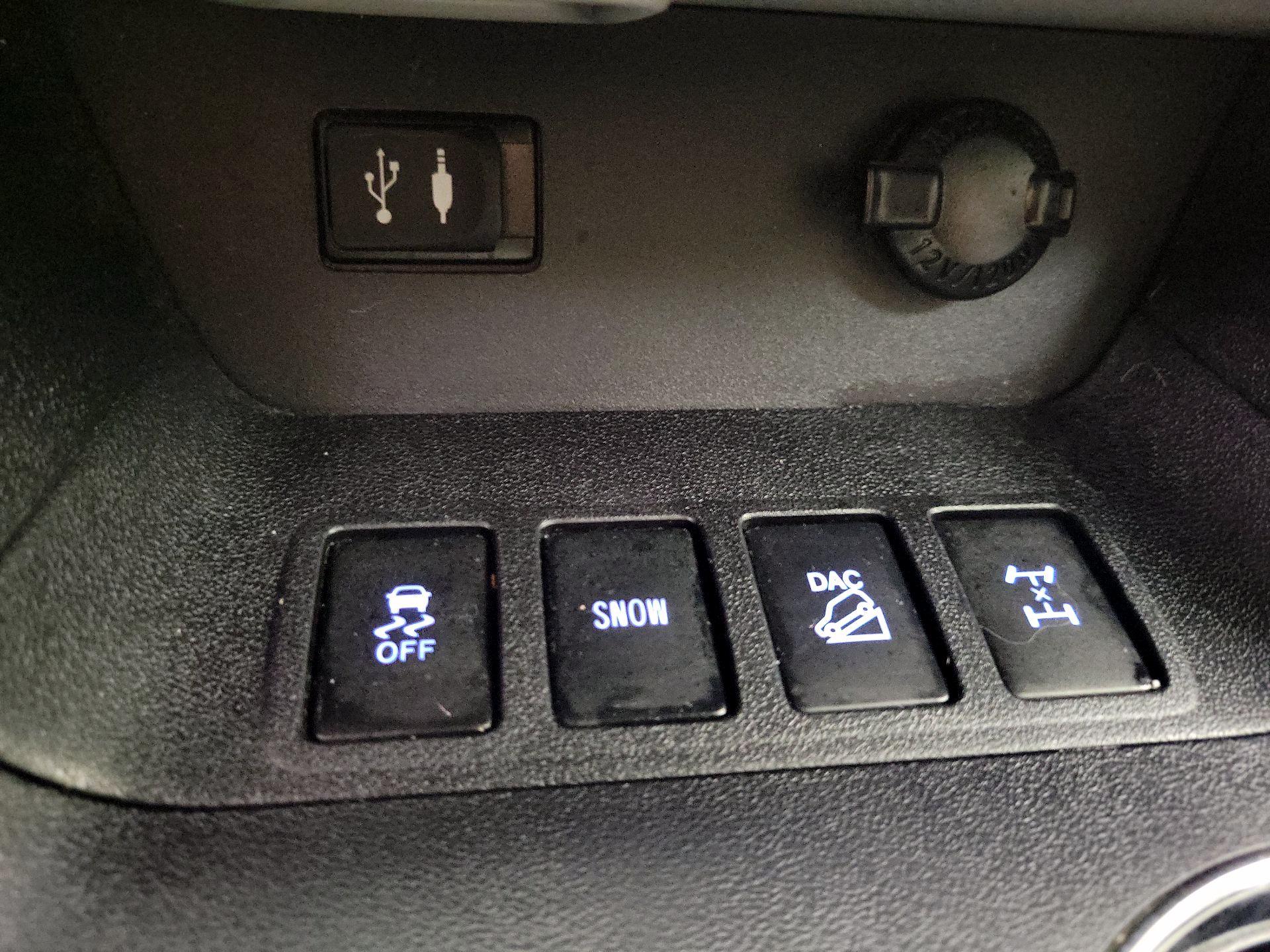 Thumbnail: 2014 Toyota Highlander - 18