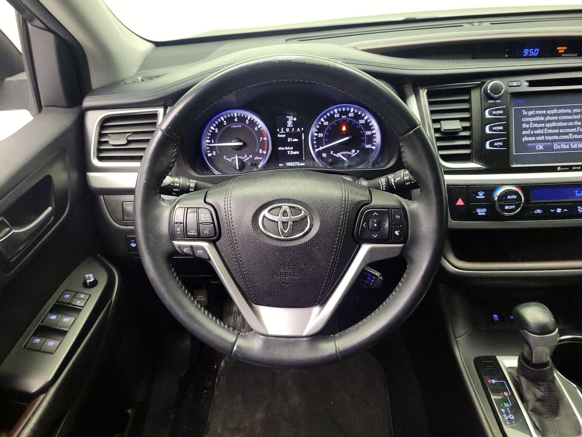Thumbnail: 2016 Toyota Highlander - 10