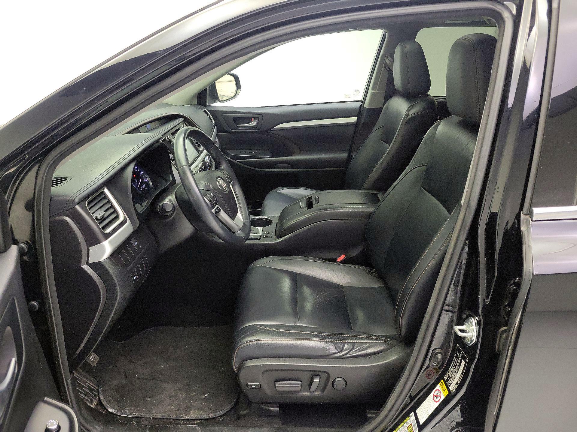 Thumbnail: 2016 Toyota Highlander - 11