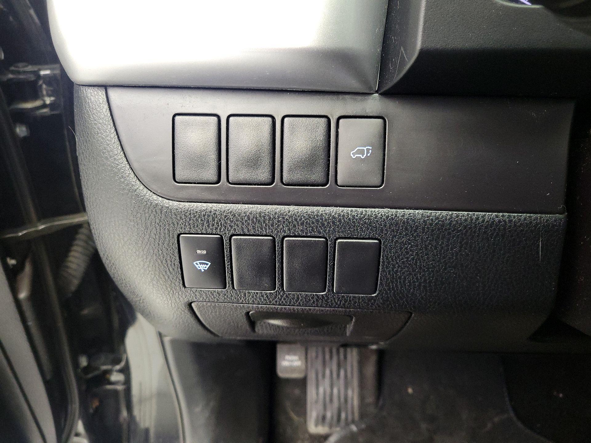 Thumbnail: 2016 Toyota Highlander - 13