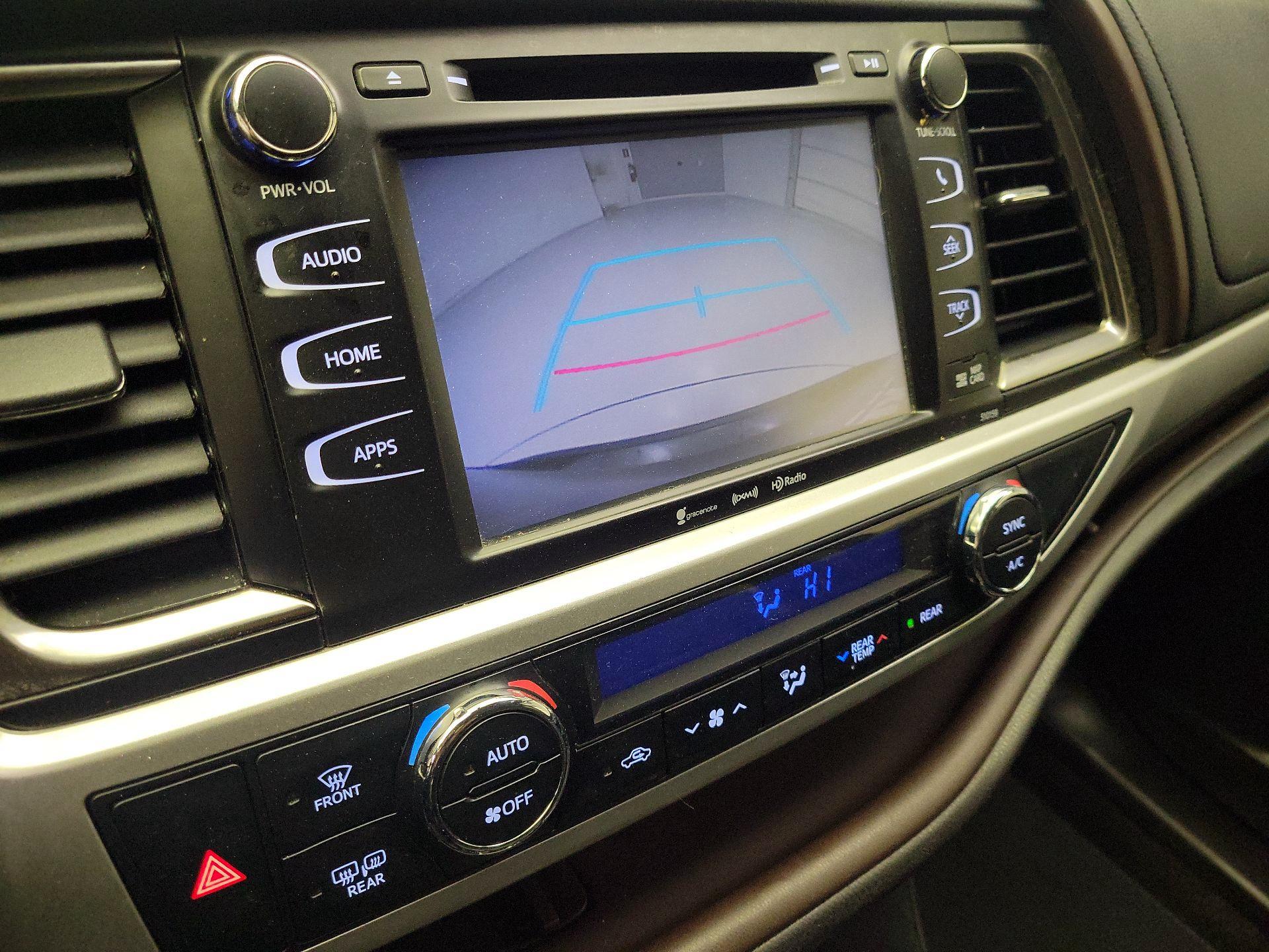 Thumbnail: 2016 Toyota Highlander - 14