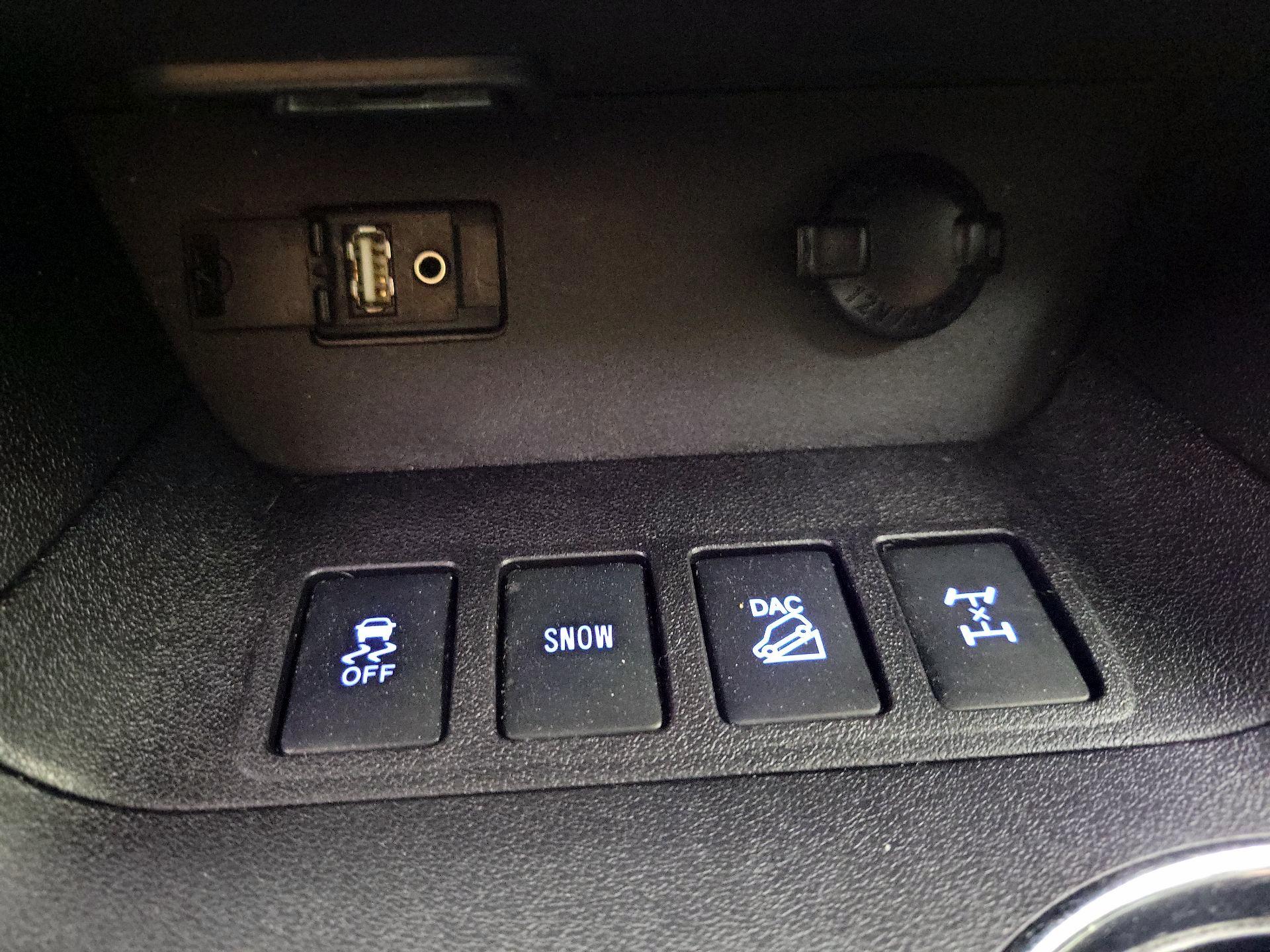 Thumbnail: 2016 Toyota Highlander - 18