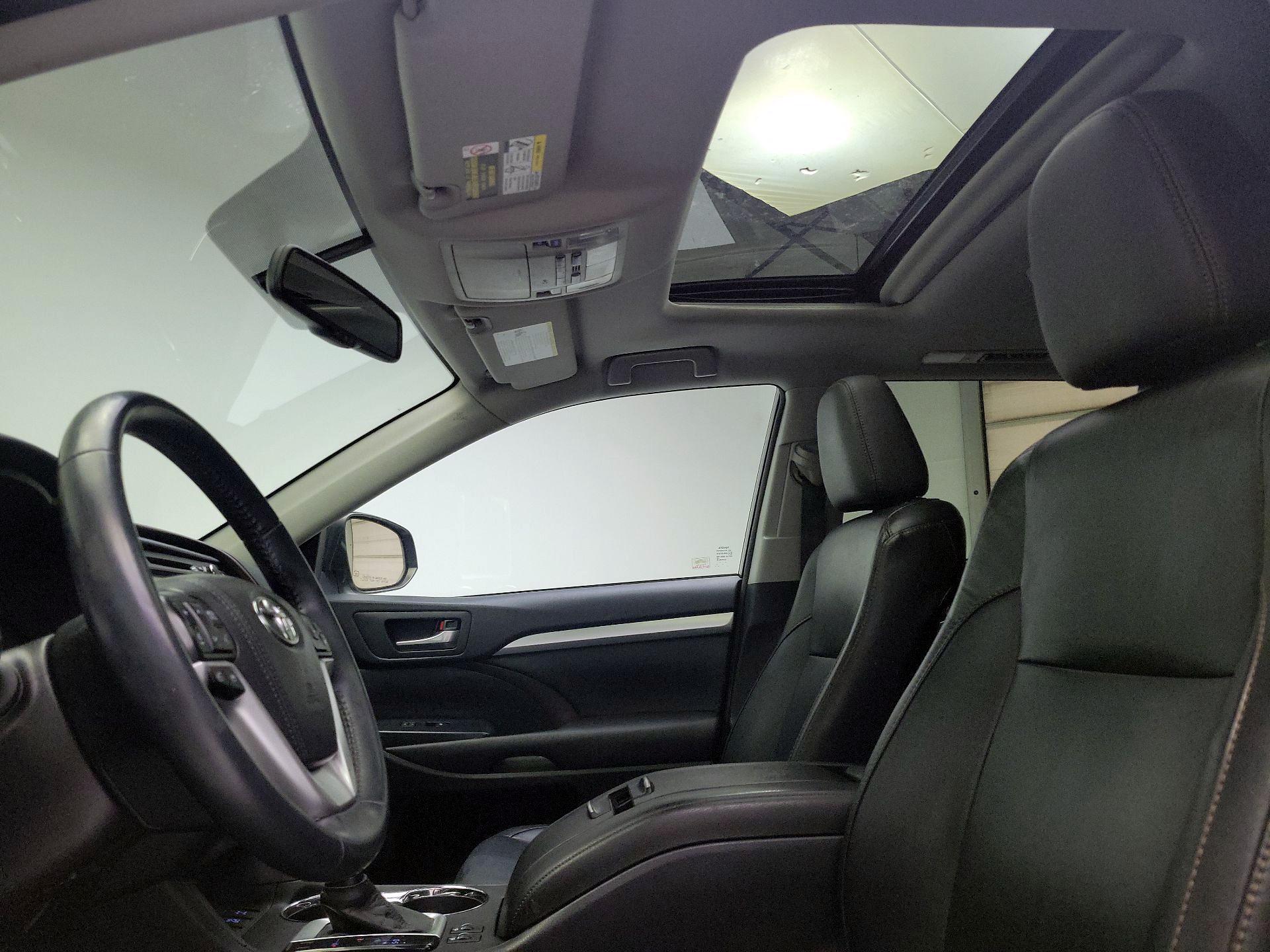 Thumbnail: 2016 Toyota Highlander - 19