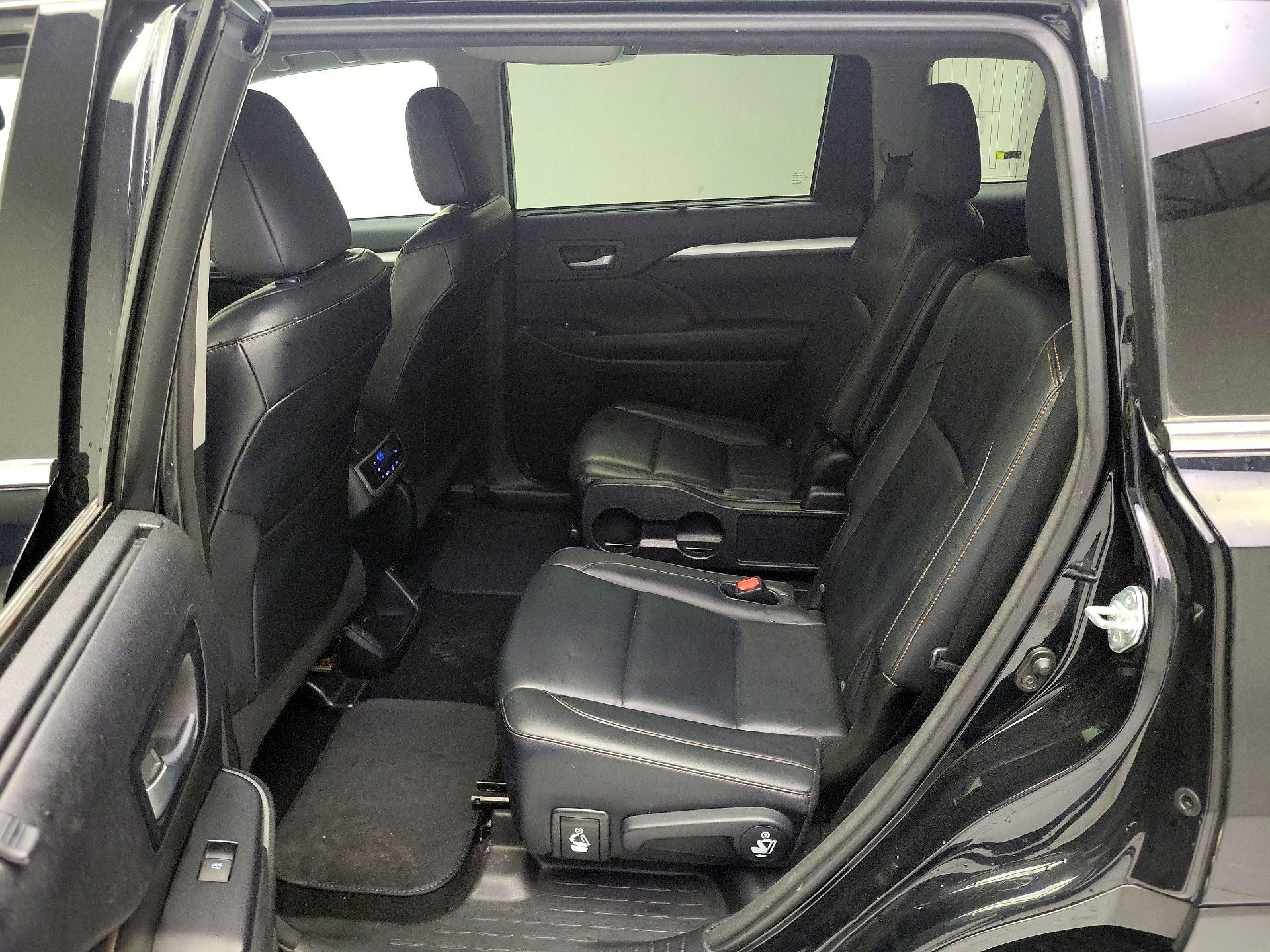 Thumbnail: 2016 Toyota Highlander - 20