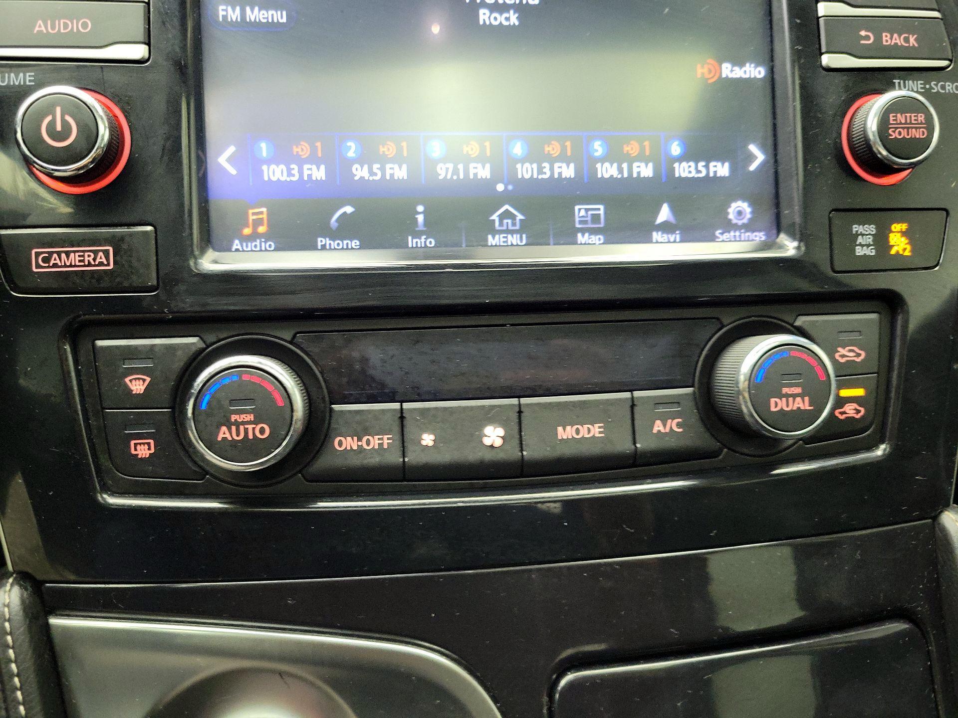 Thumbnail: 2016 Nissan Maxima - 17