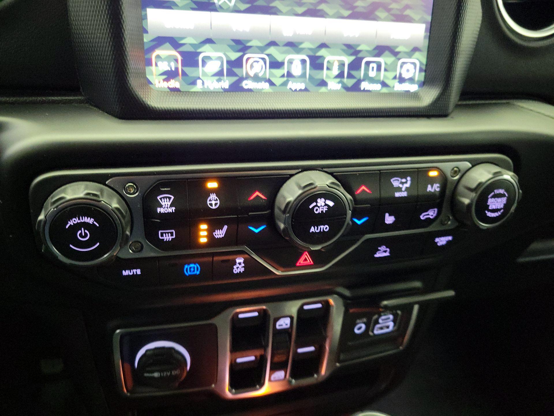 Thumbnail: 2021 Jeep Wrangler - 17