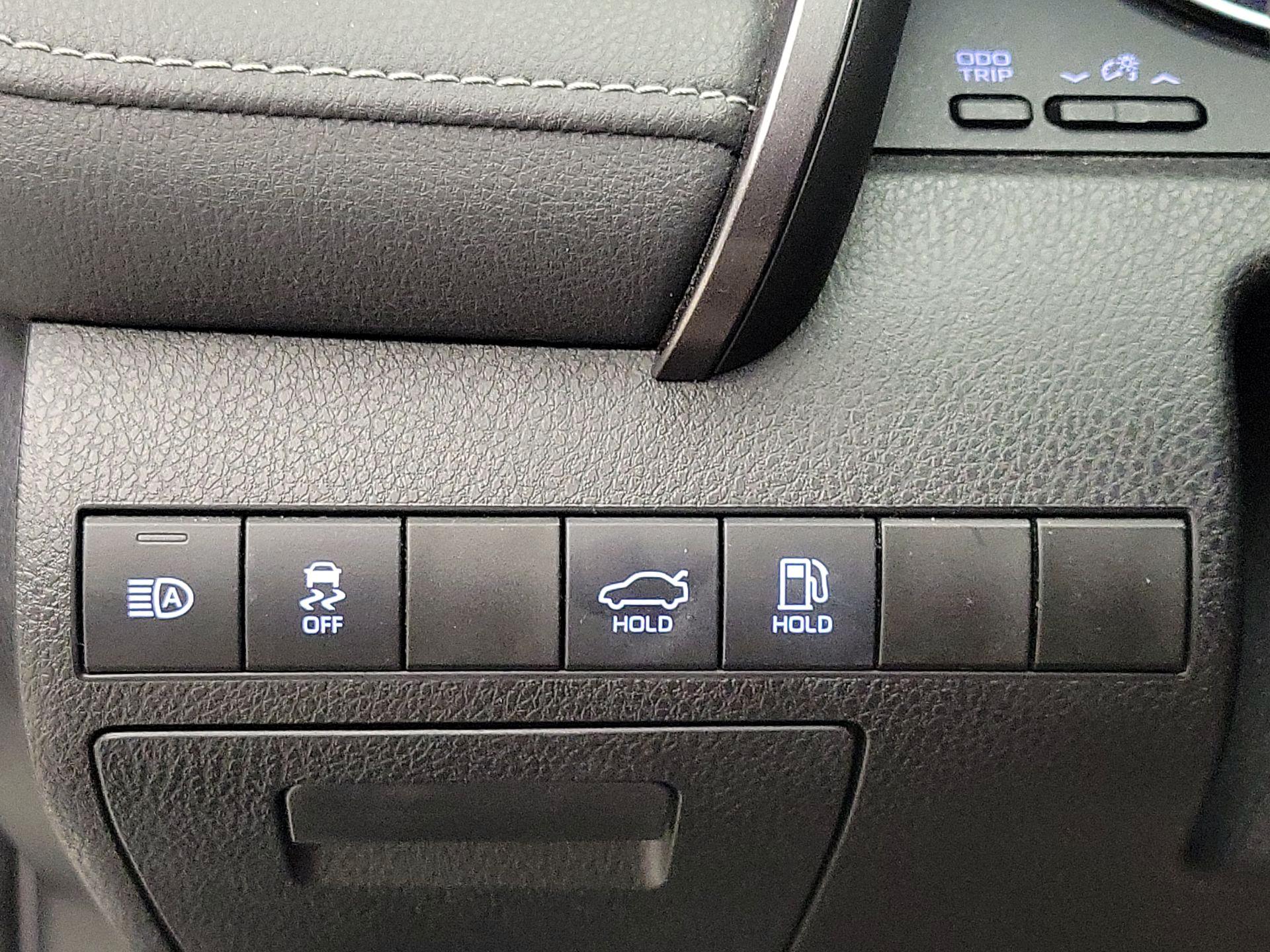 Thumbnail: 2019 Toyota Camry - 13