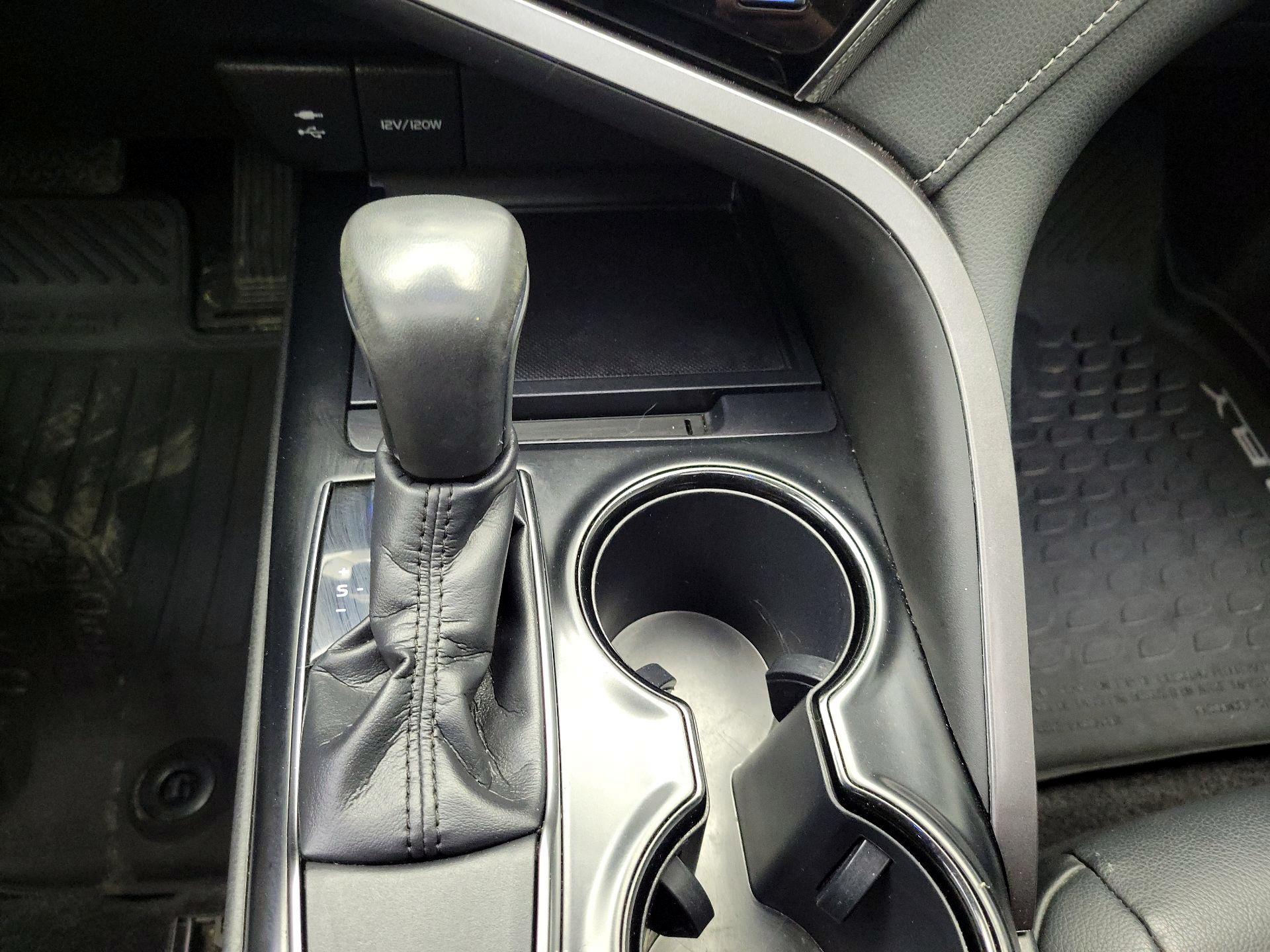 Thumbnail: 2019 Toyota Camry - 17